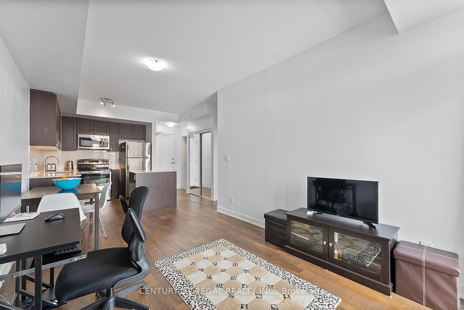 3560 st clair Ave E, unit 302 for sale