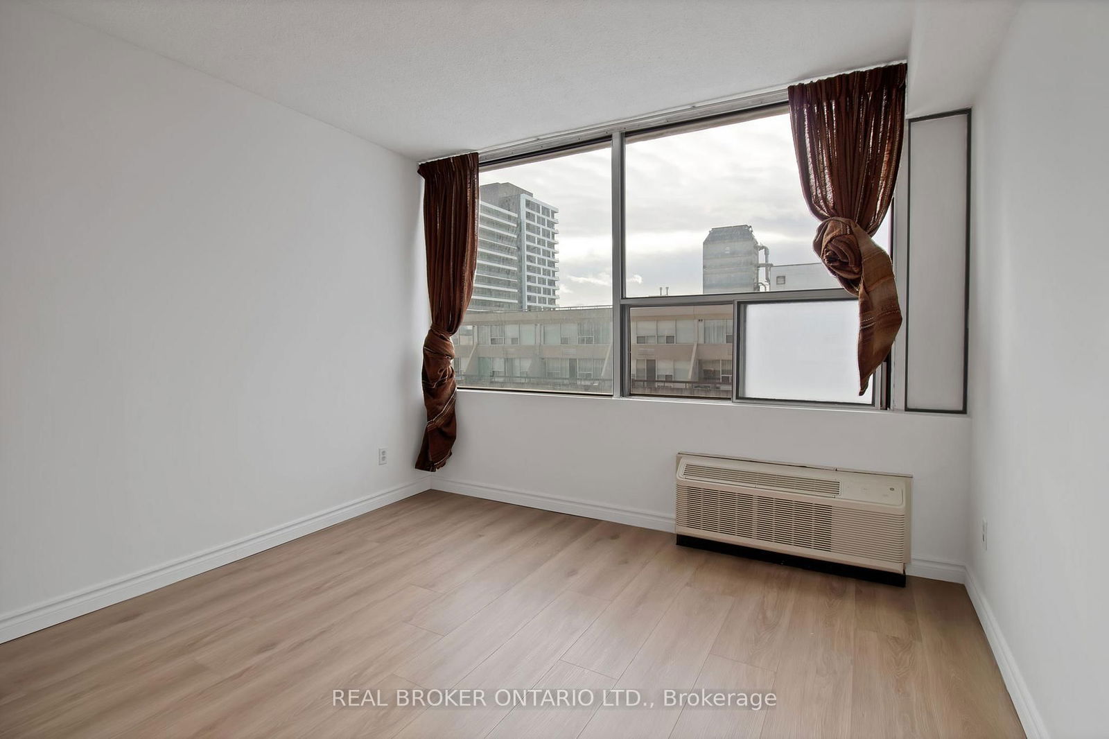 55 William St E, unit 701 for rent