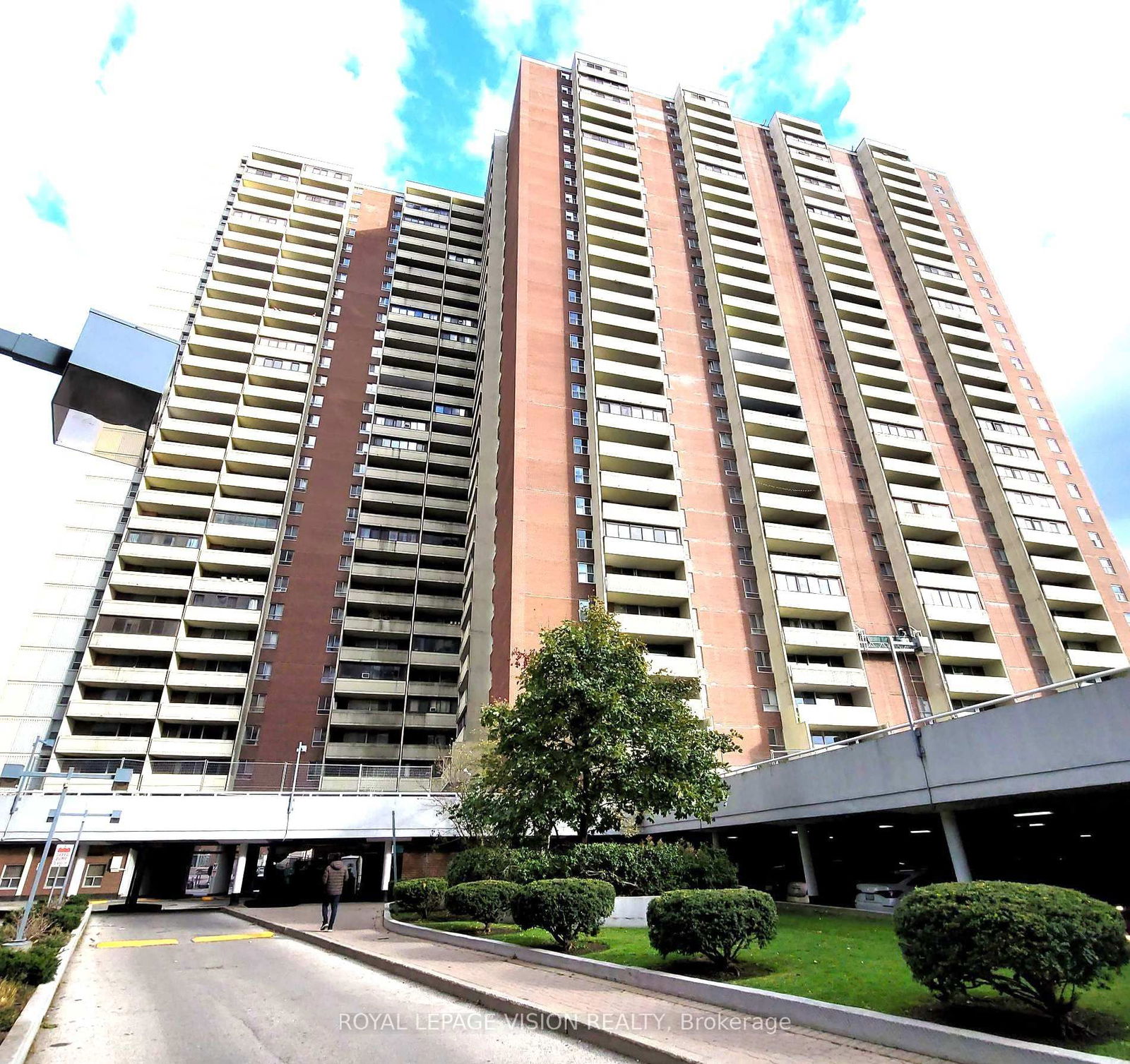 3 Massey Sq, unit 2703 for rent