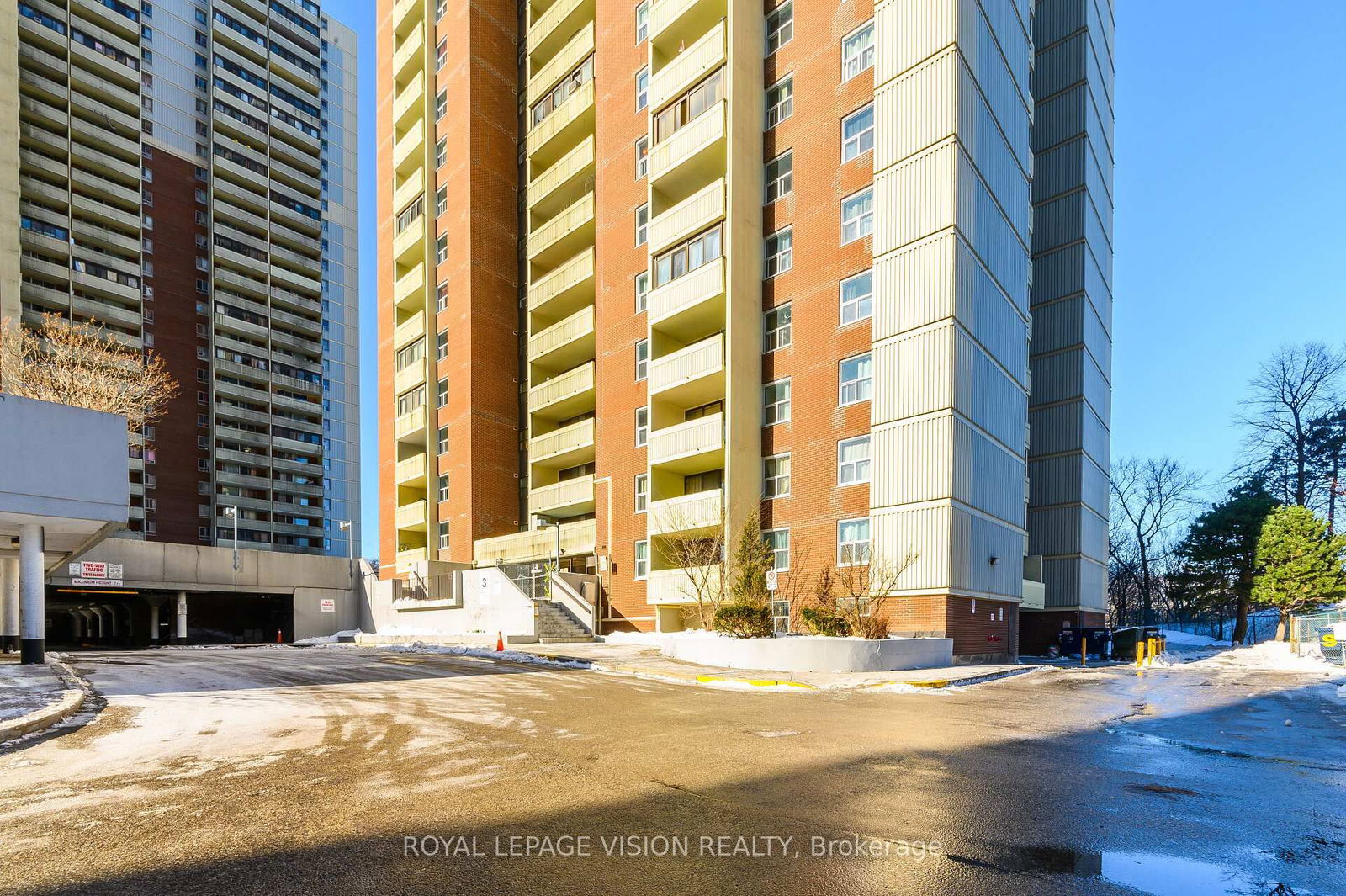 3 Massey Sq, unit 2703 for rent