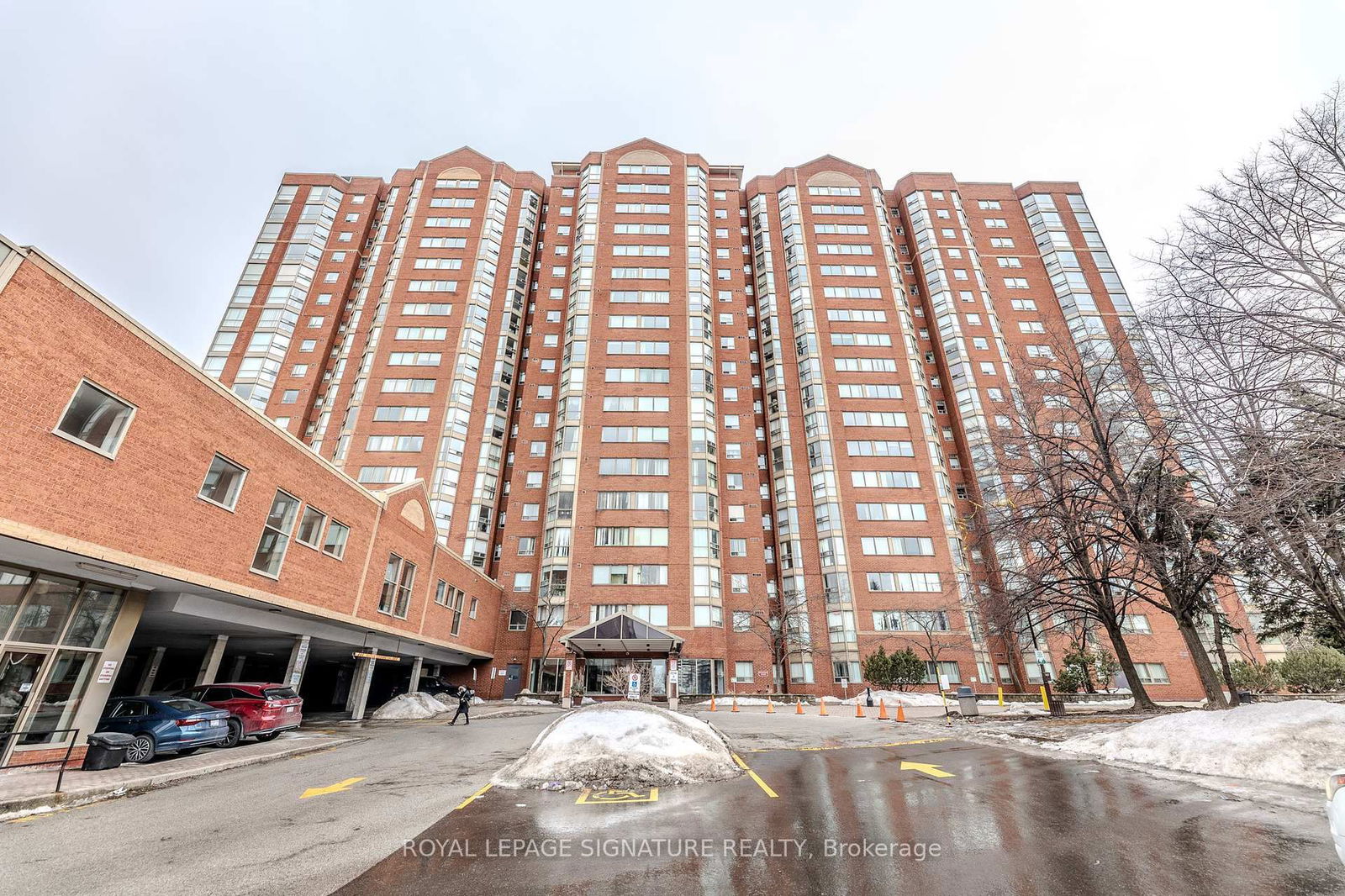 2460 Eglinton Ave E, unit 808 for sale