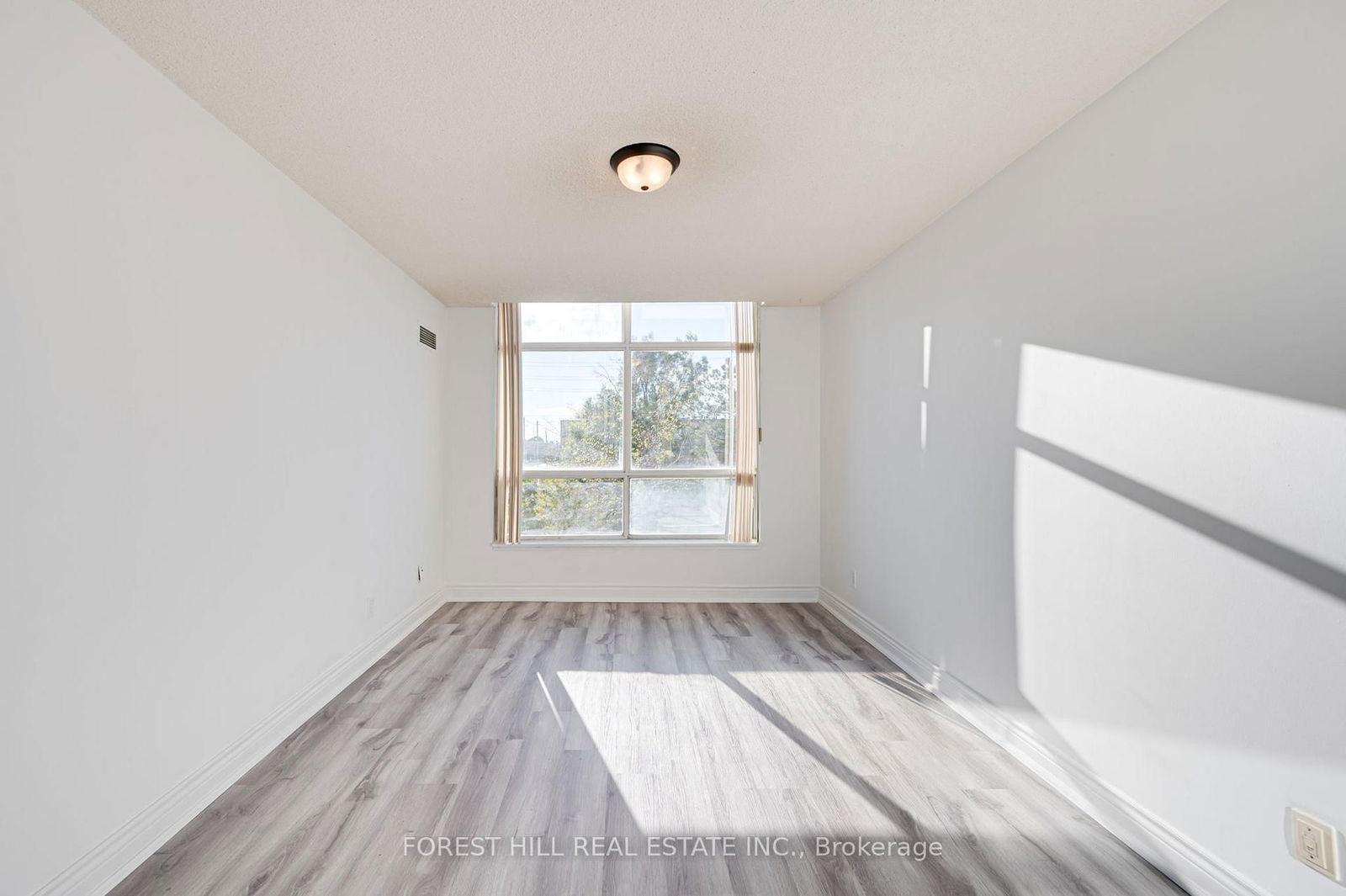 2550 Lawrence Ave E, unit 205 for sale