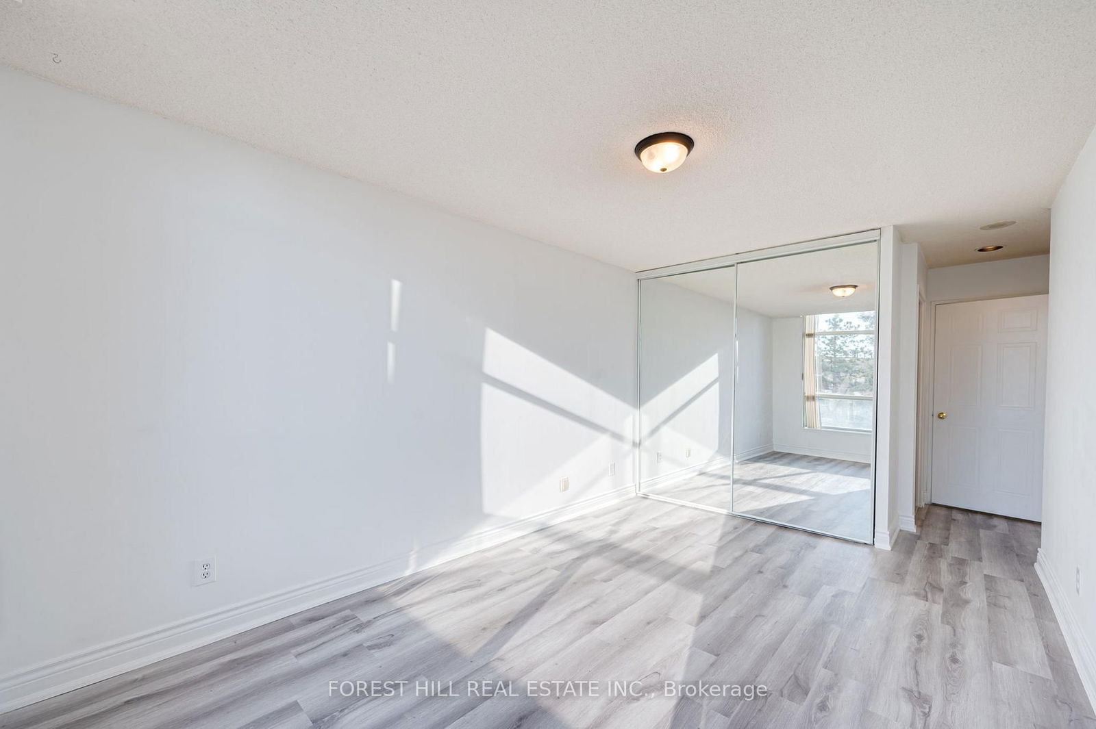 2550 Lawrence Ave E, unit 205 for sale