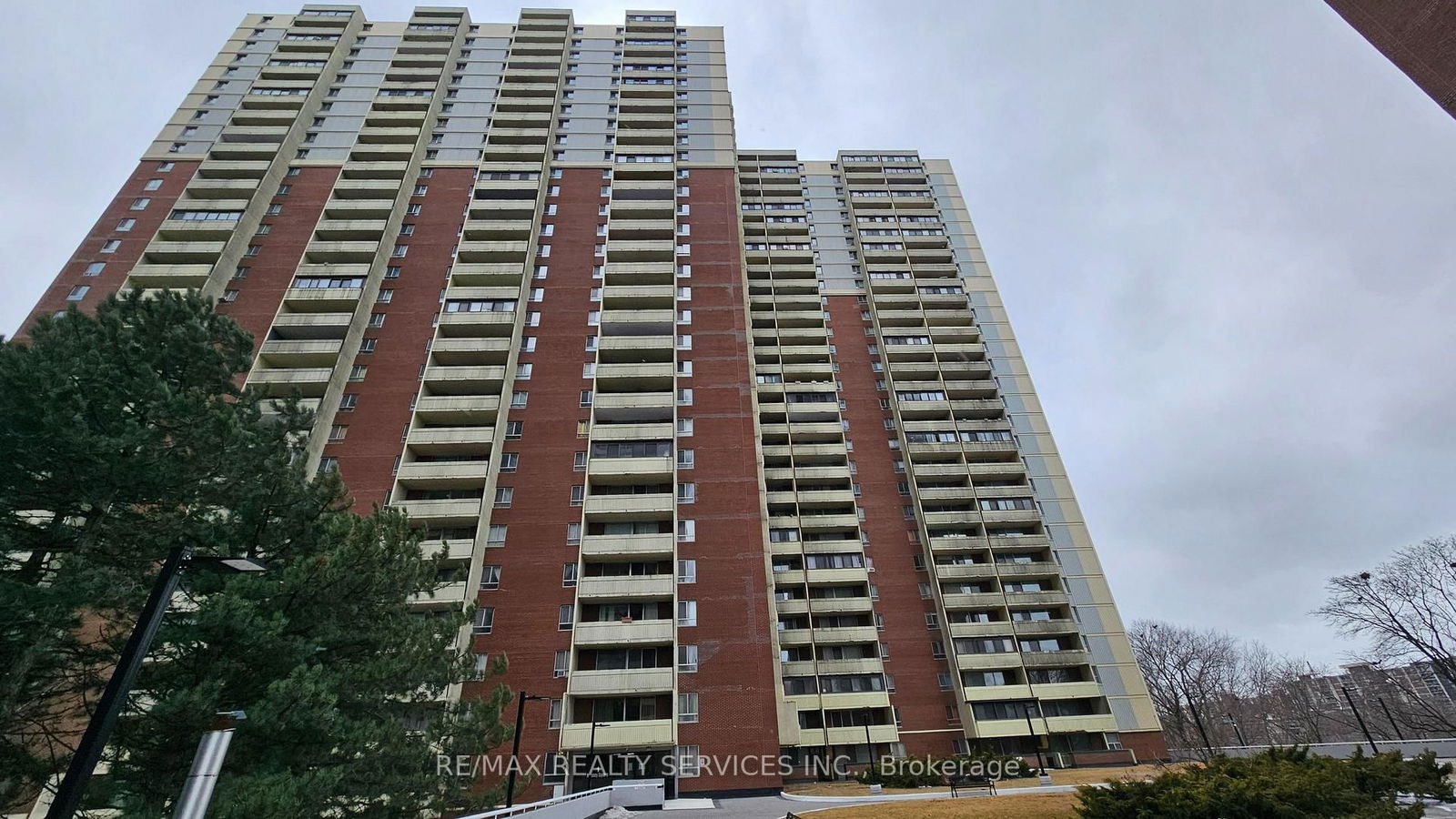 1 Massey Sq, unit 207 for sale