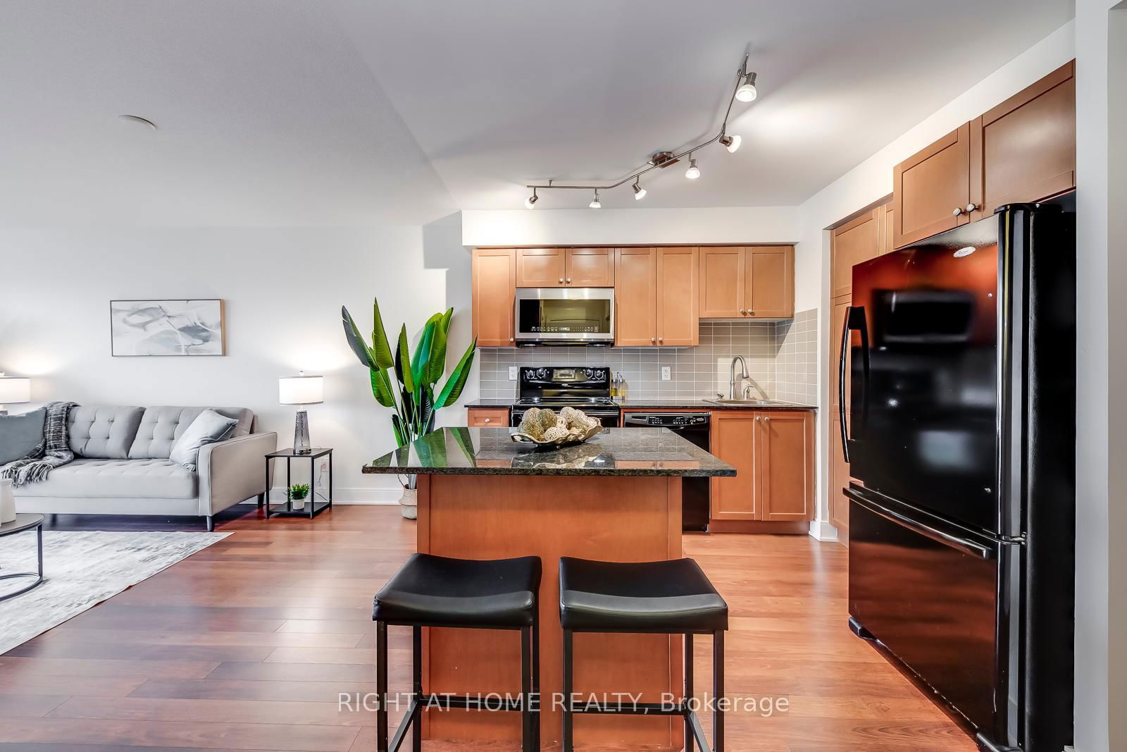 125 Village Green Sq, unit 702 for sale