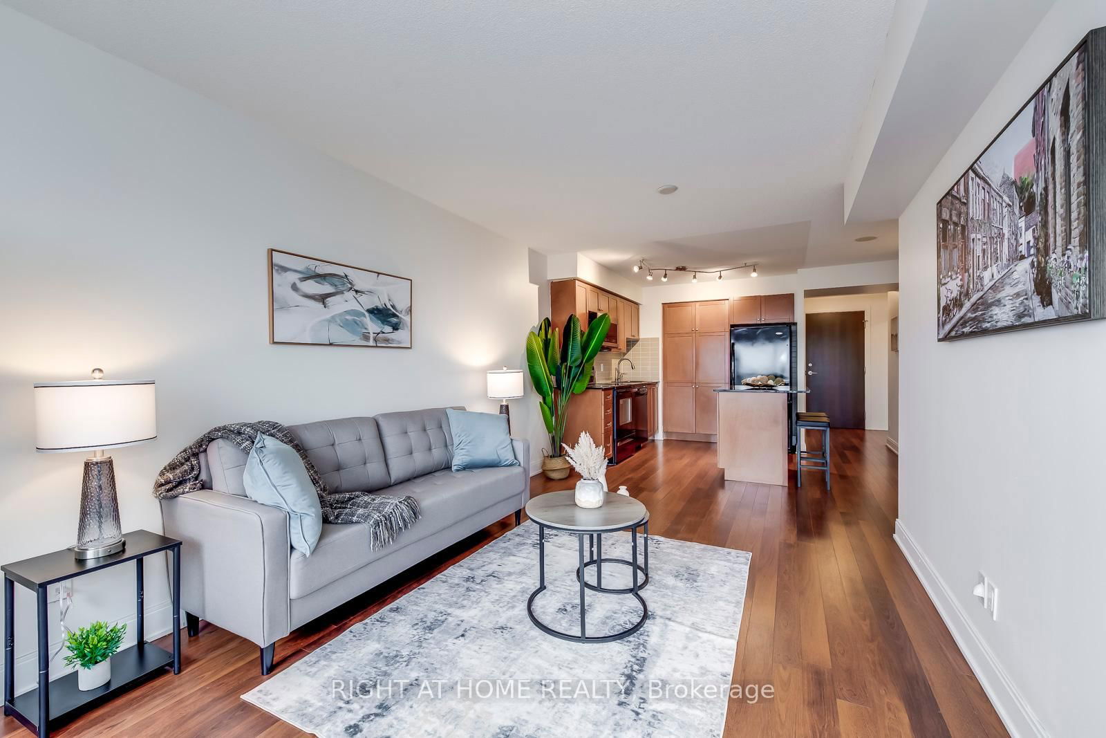 125 Village Green Sq, unit 702 for sale