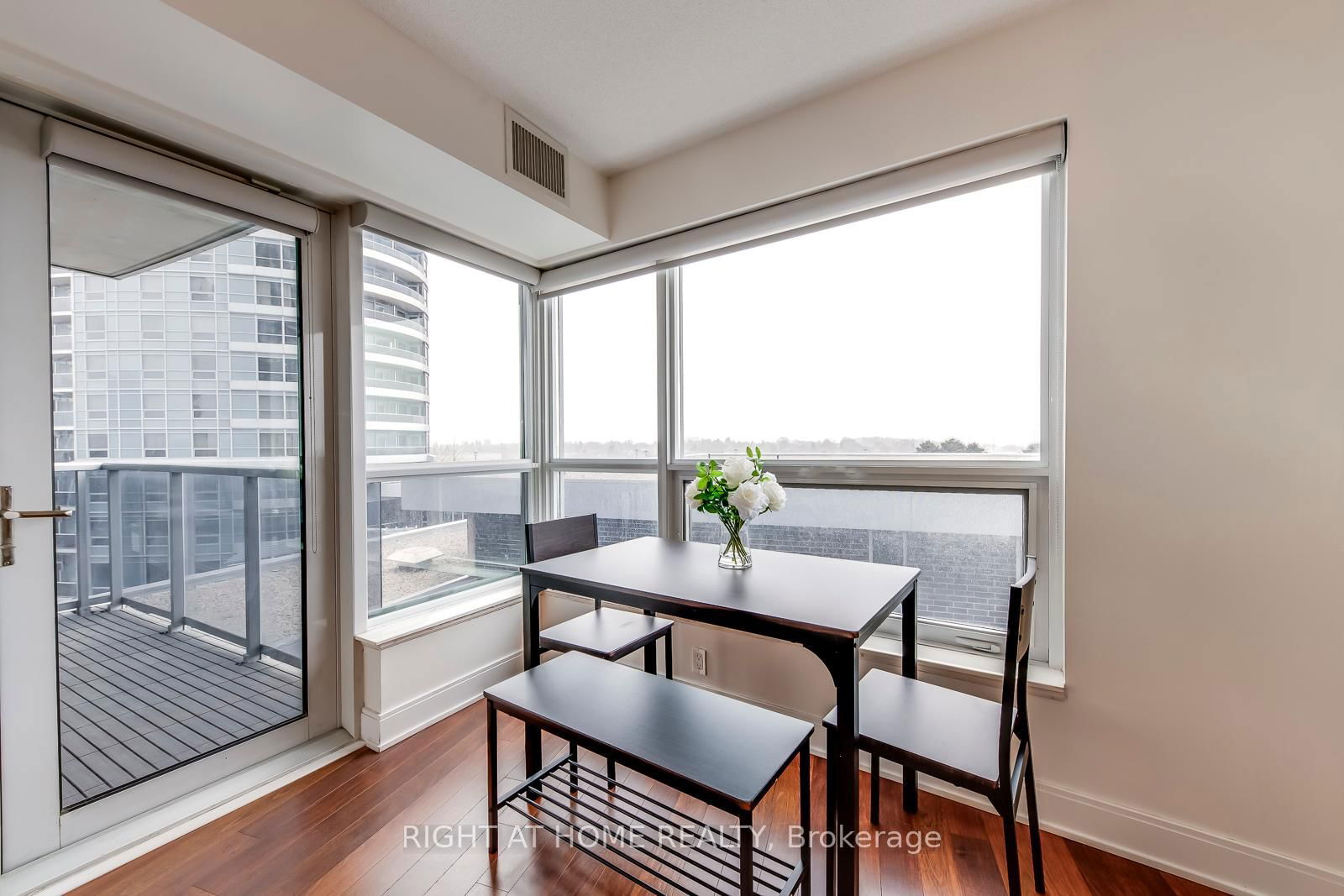 125 Village Green Sq, unit 702 for sale