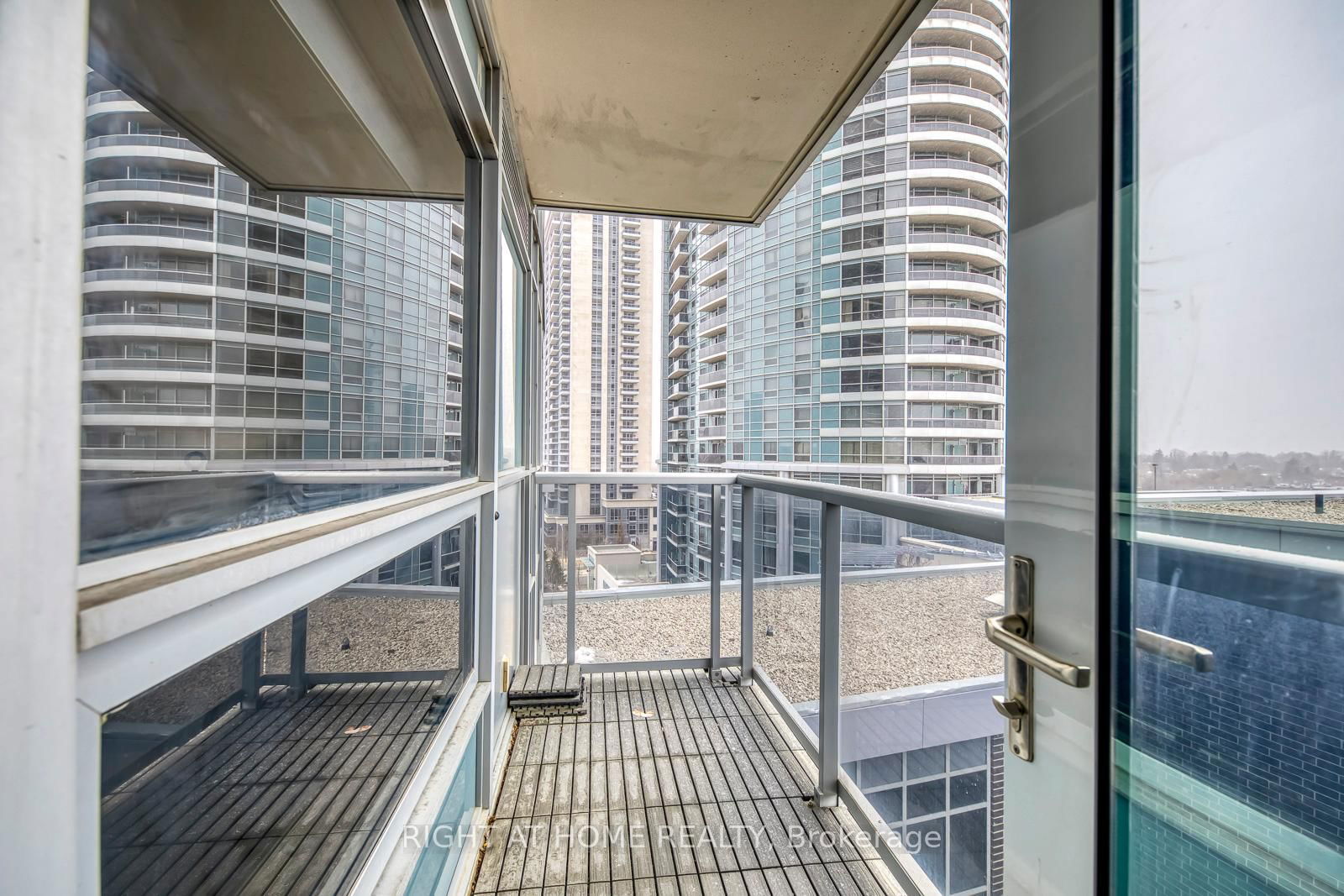 125 Village Green Sq, unit 702 for sale