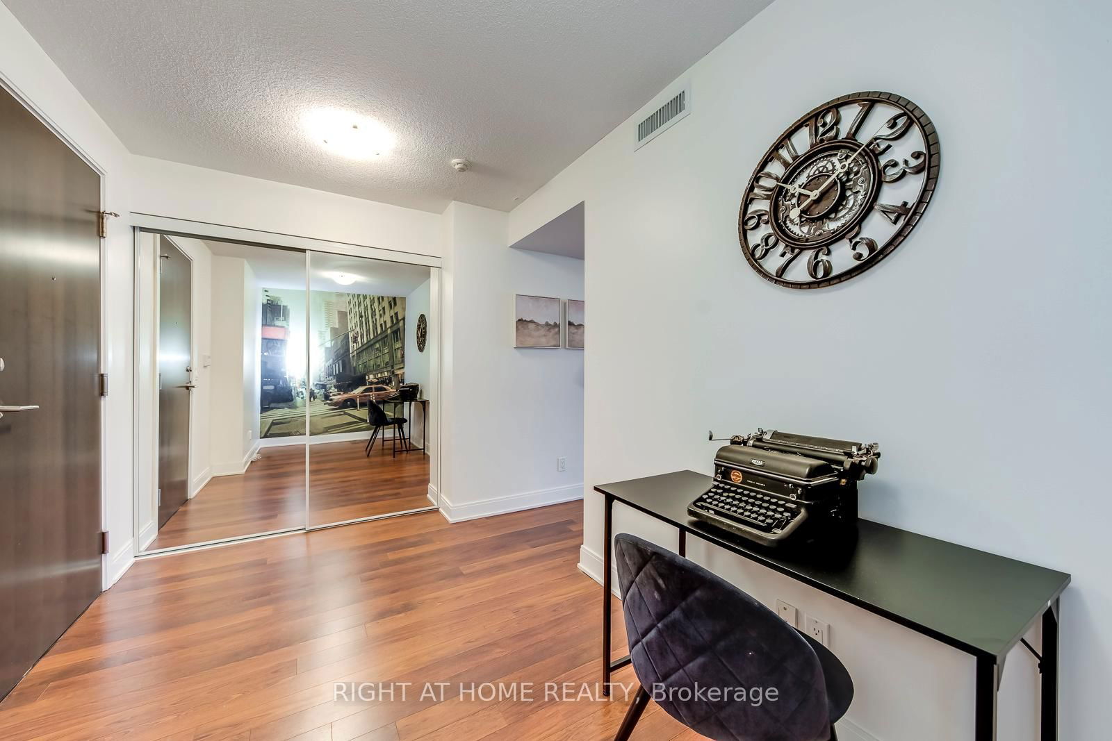 125 Village Green Sq, unit 702 for sale