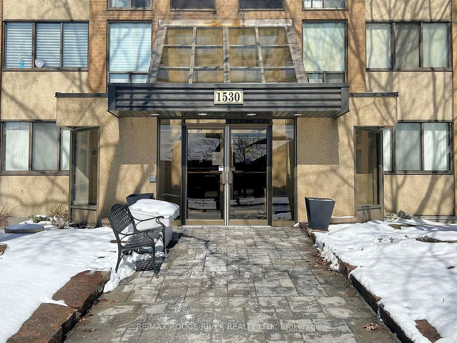 1530 Pickering Pkwy, unit 305 for sale