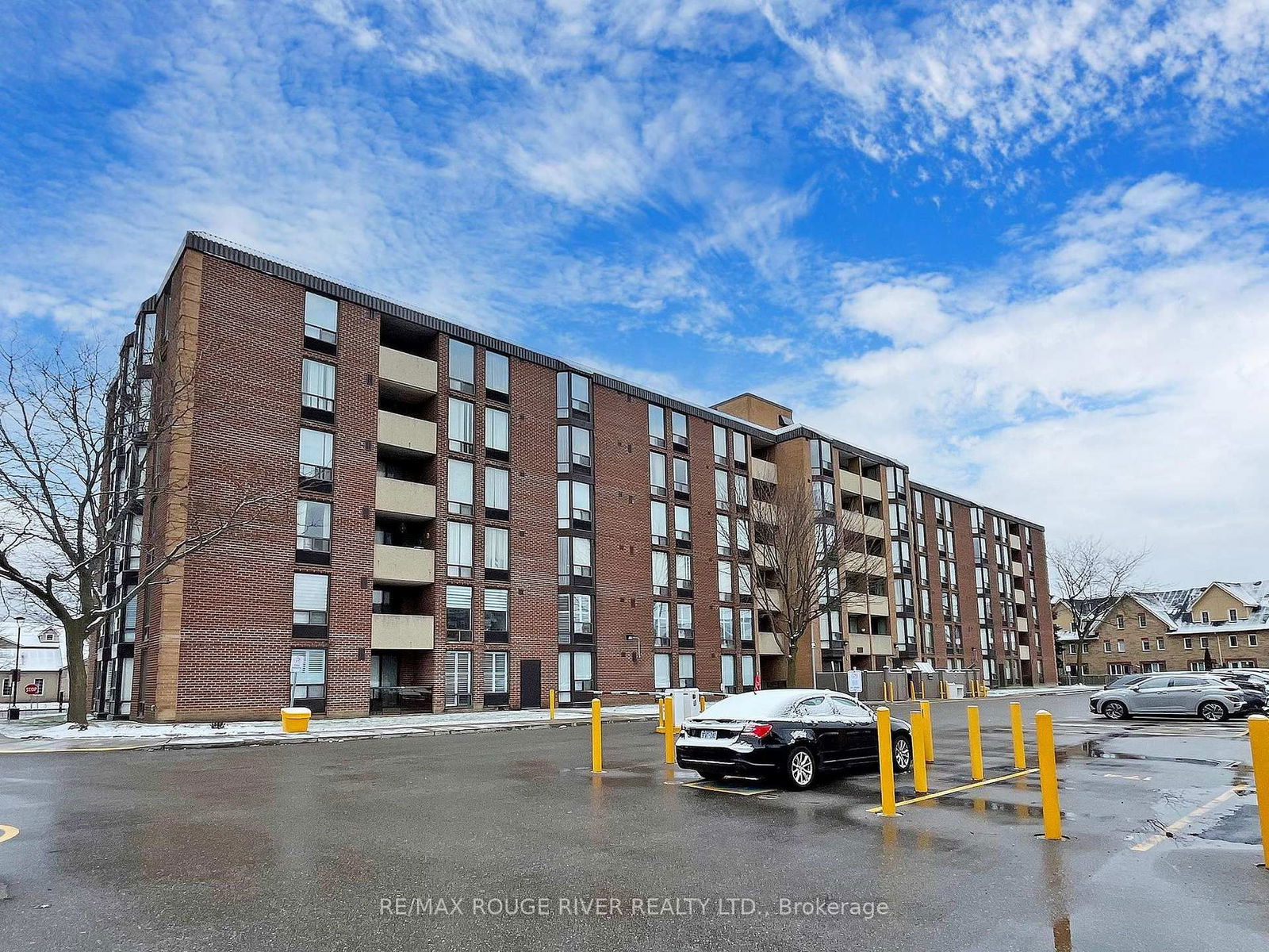 1530 Pickering Pkwy, unit 305 for sale