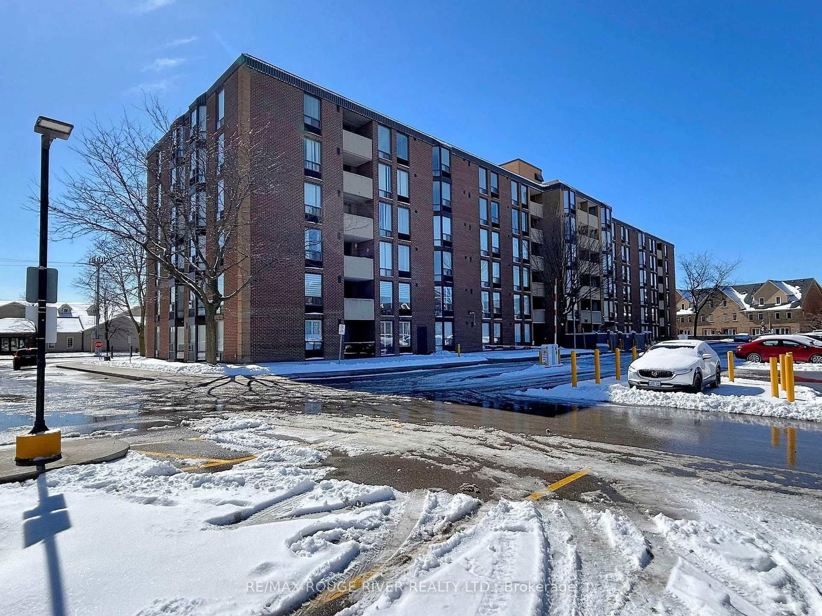 1530 Pickering Pkwy, unit 305 for sale