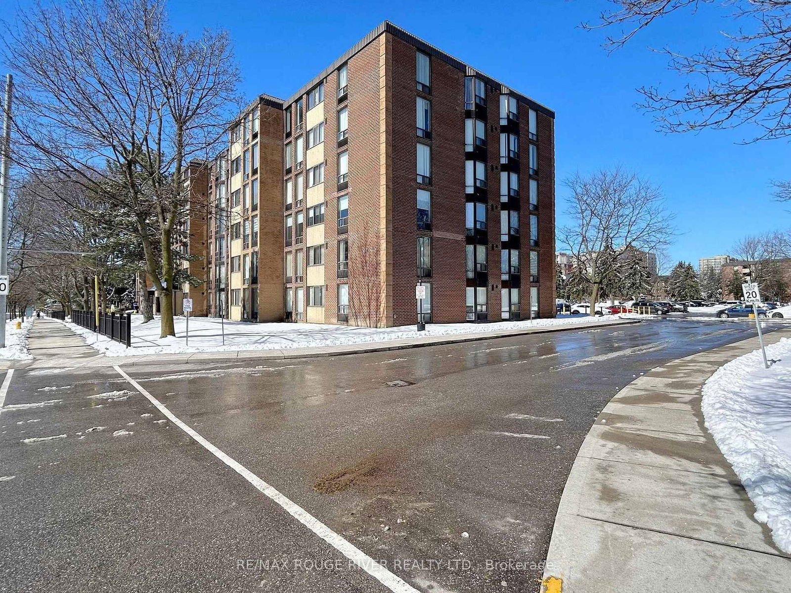 1530 Pickering Pkwy, unit 305 for sale