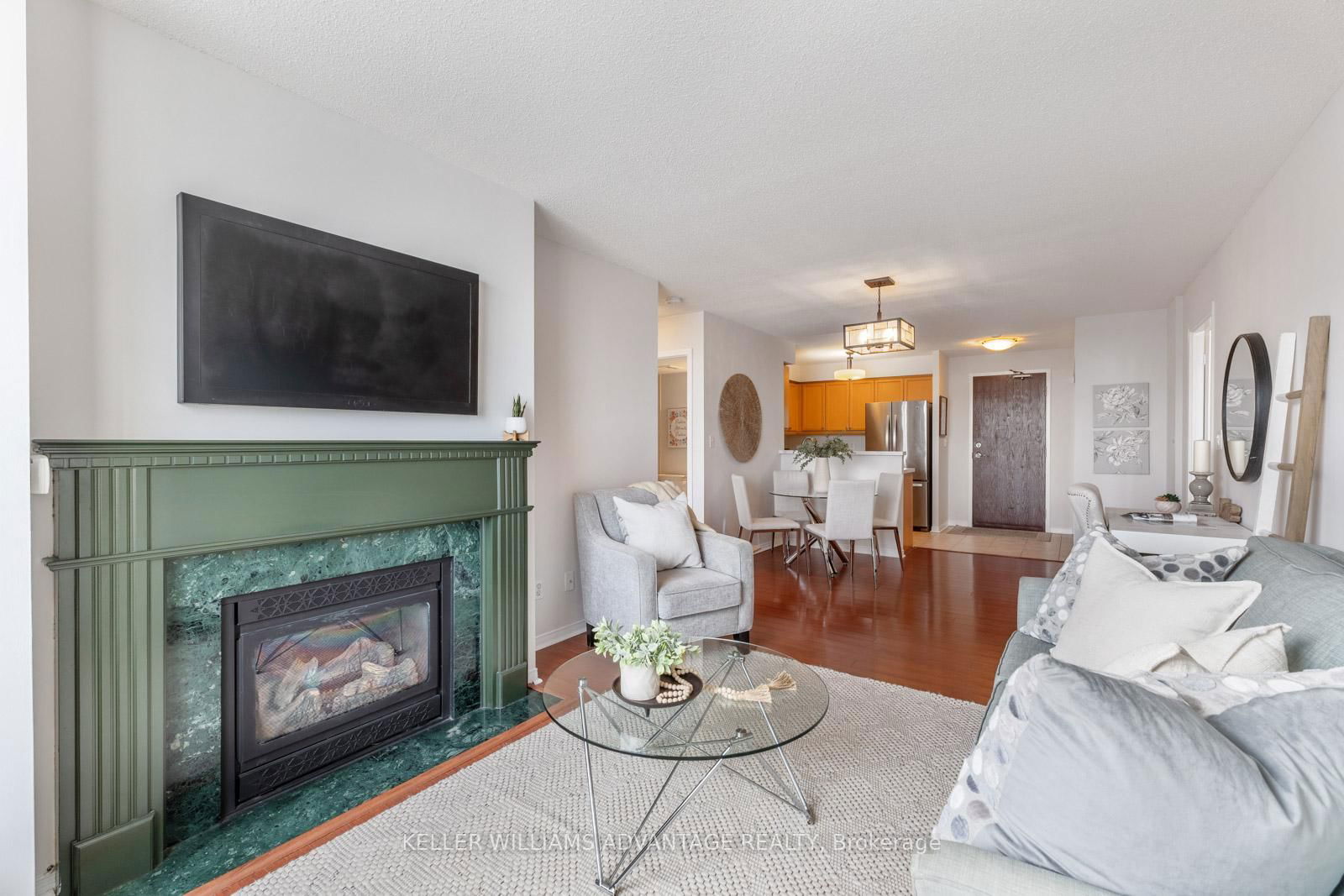 1733 Queen St E, unit 522 for sale