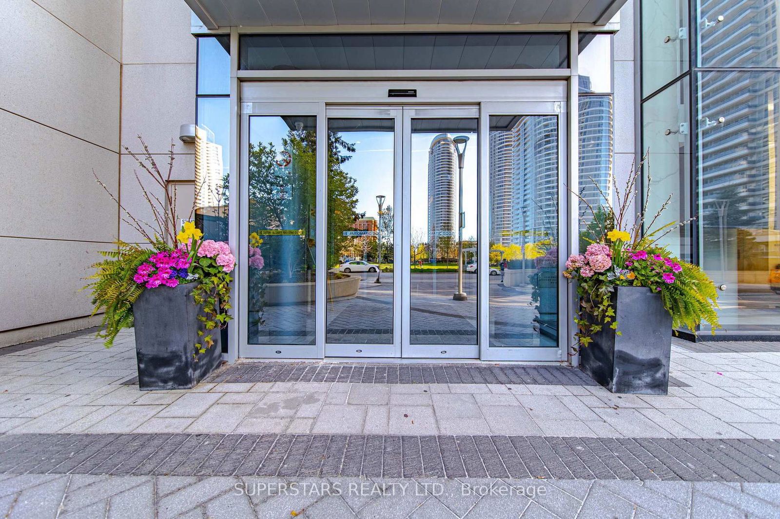 255 Village Green Sq, unit 408 for sale