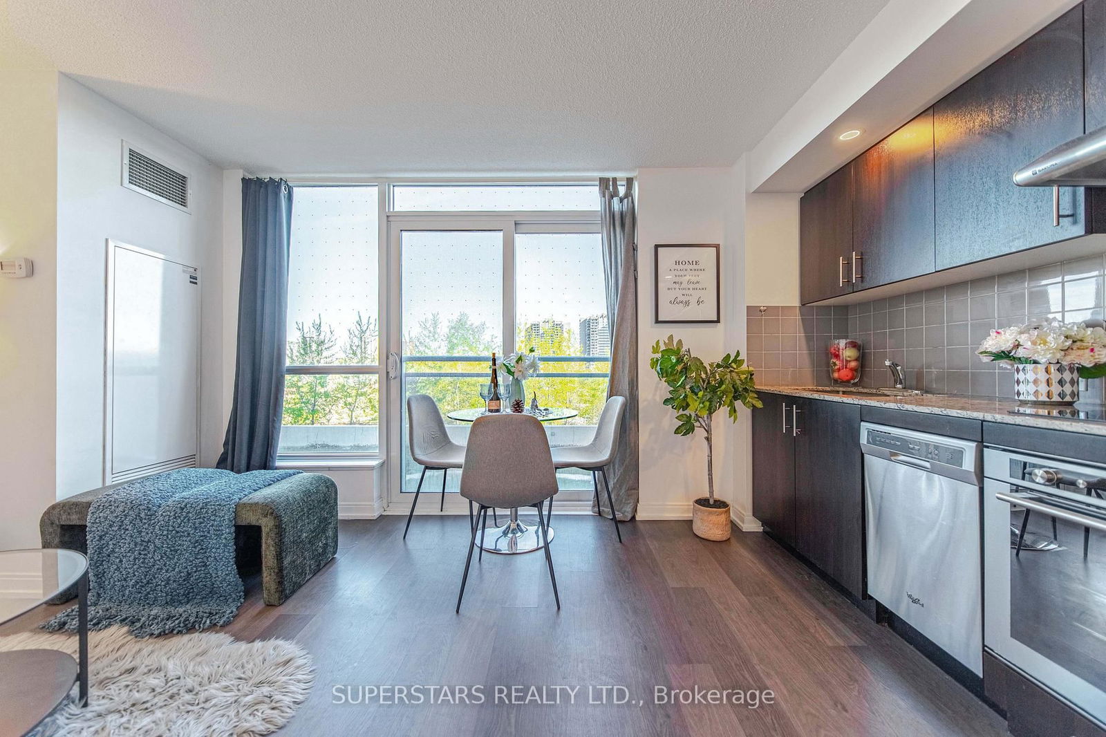 255 Village Green Sq, unit 408 for sale