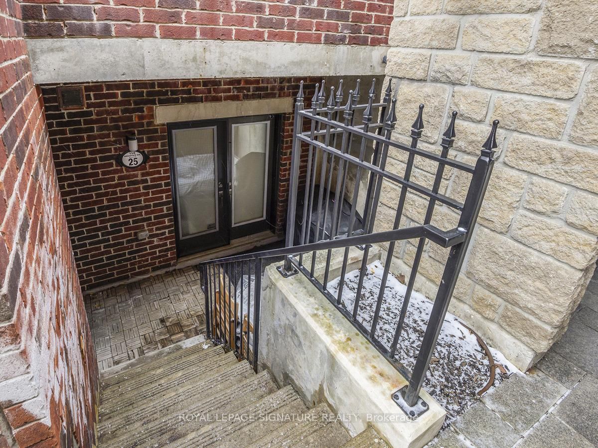 150 Broadview Ave, unit 25 for rent