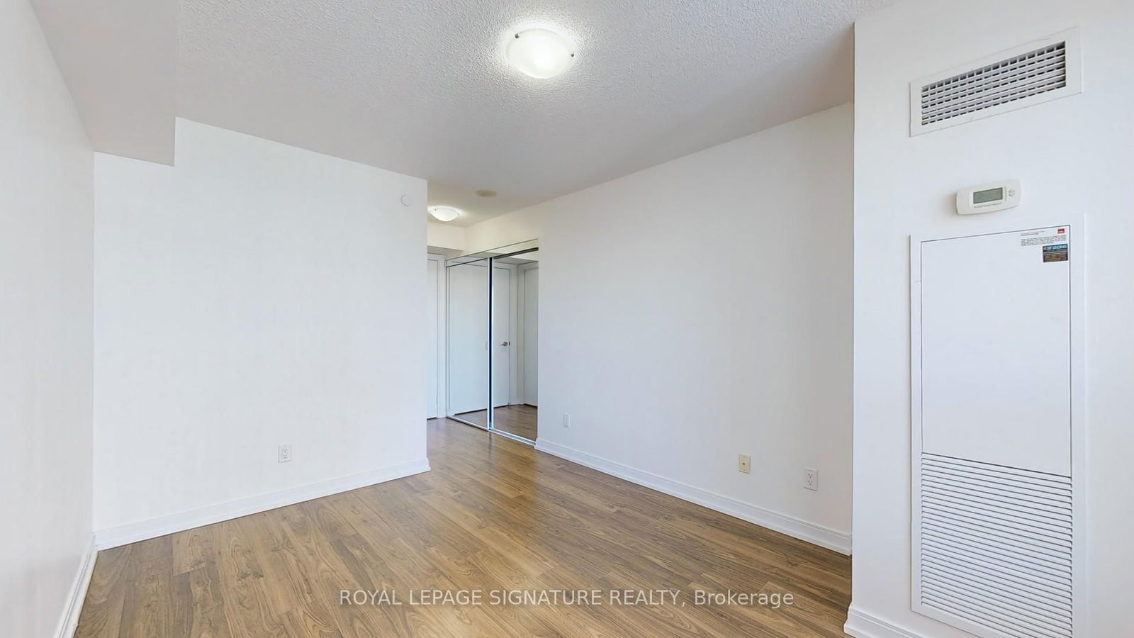 255 Village Green Sq, unit 1403 for rent