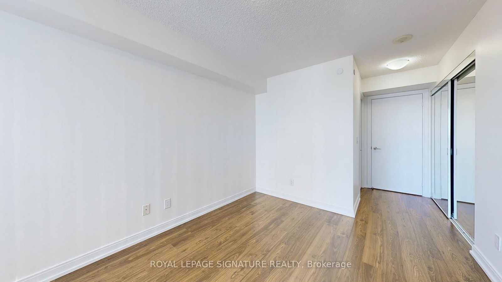 255 Village Green Sq, unit 1403 for rent