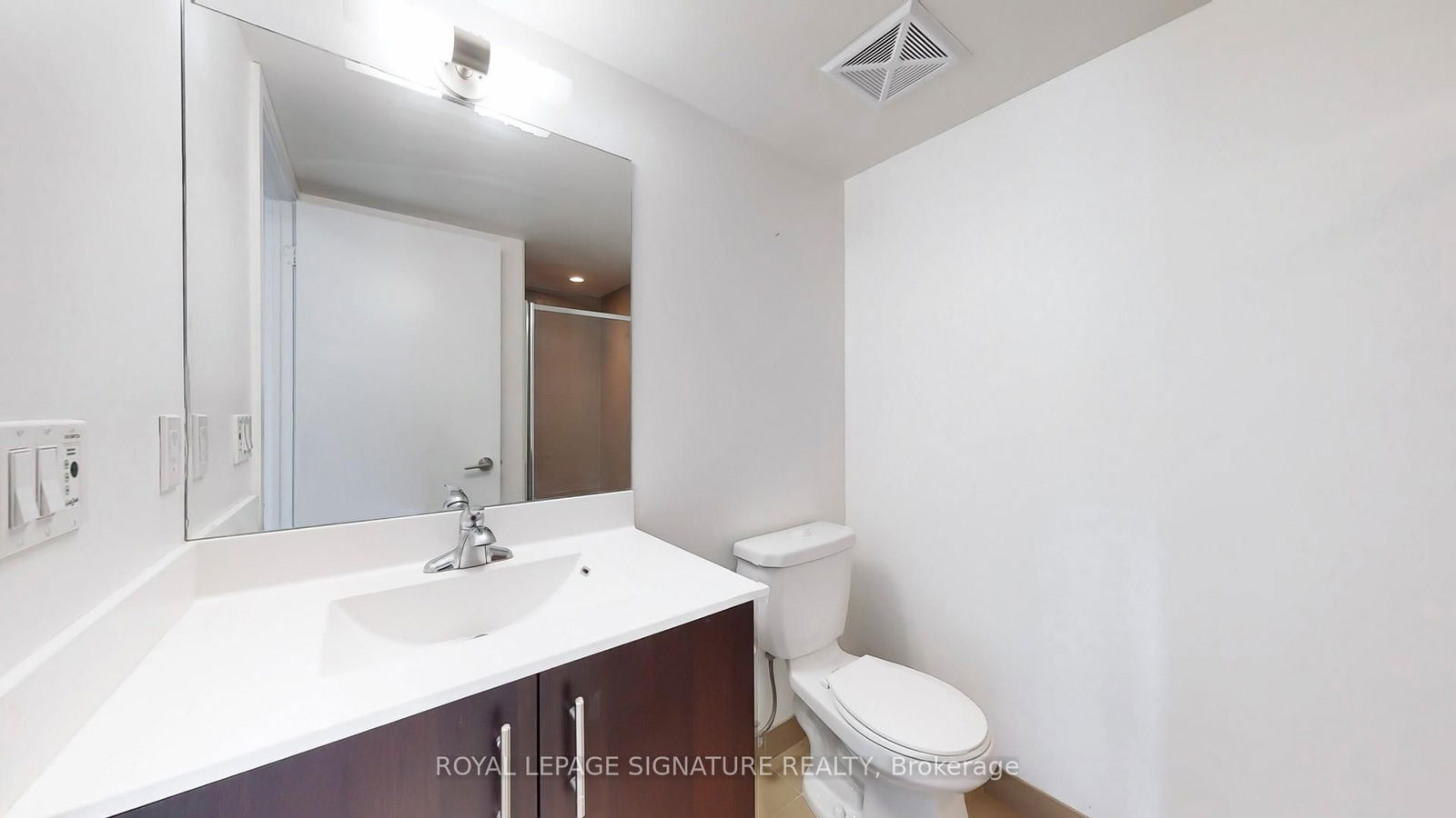 255 Village Green Sq, unit 1403 for rent