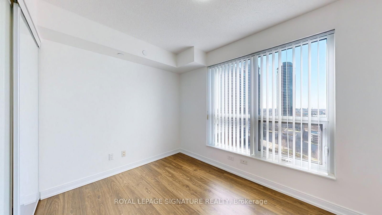 255 Village Green Sq, unit 1403 for rent