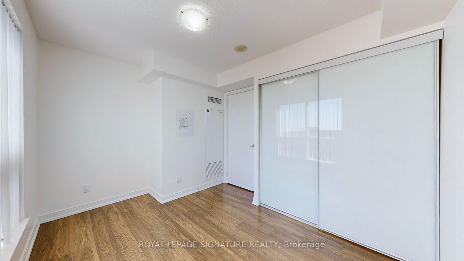 255 Village Green Sq, unit 1403 for rent