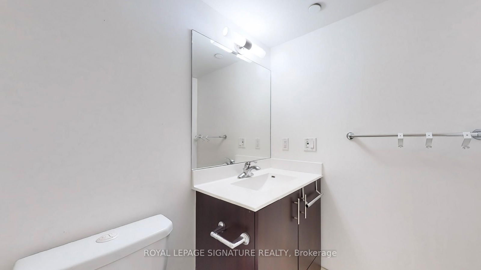 255 Village Green Sq, unit 1403 for rent