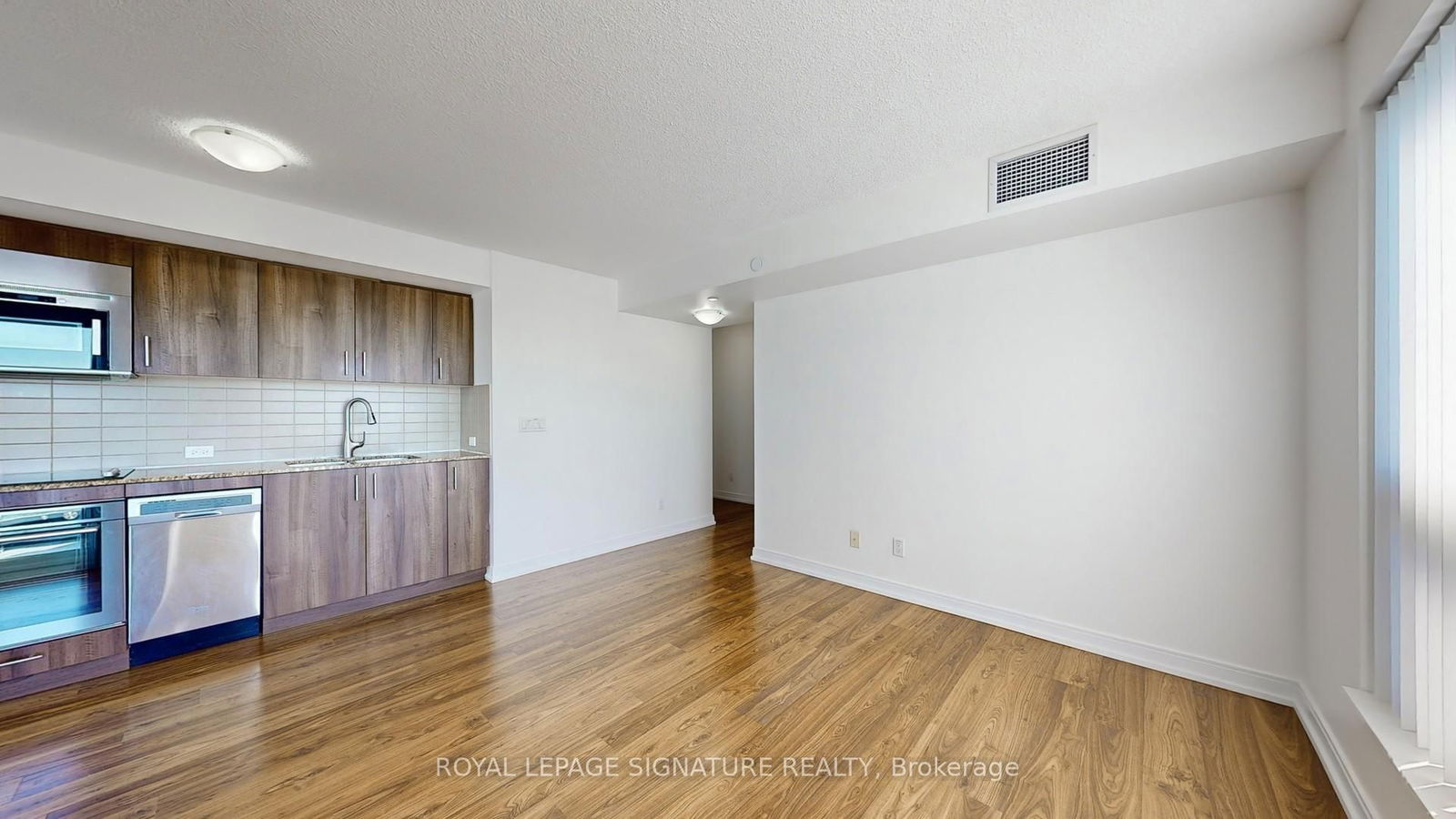 255 Village Green Sq, unit 1403 for rent