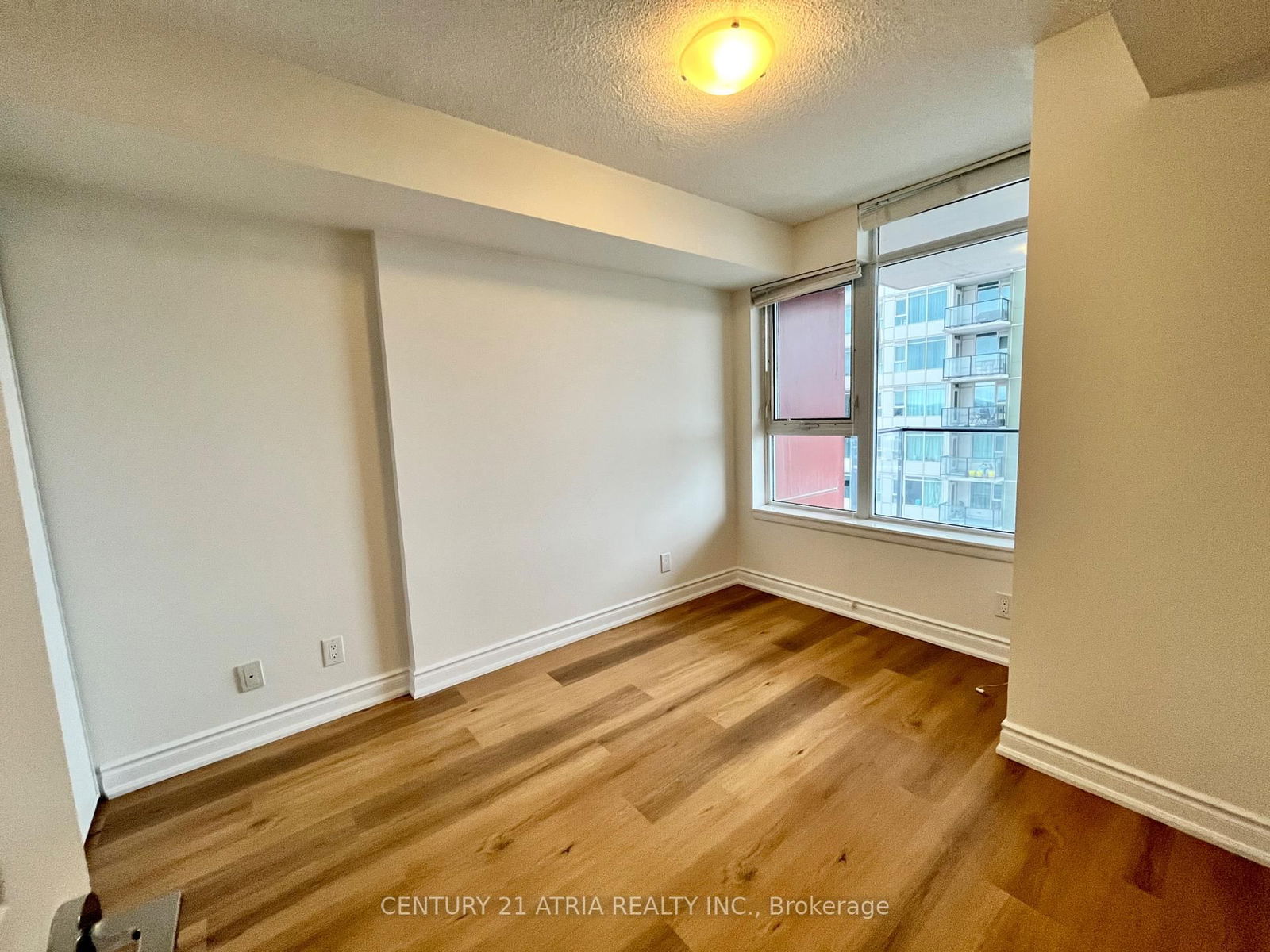 25 Town Centre Crt, unit 1906 for rent