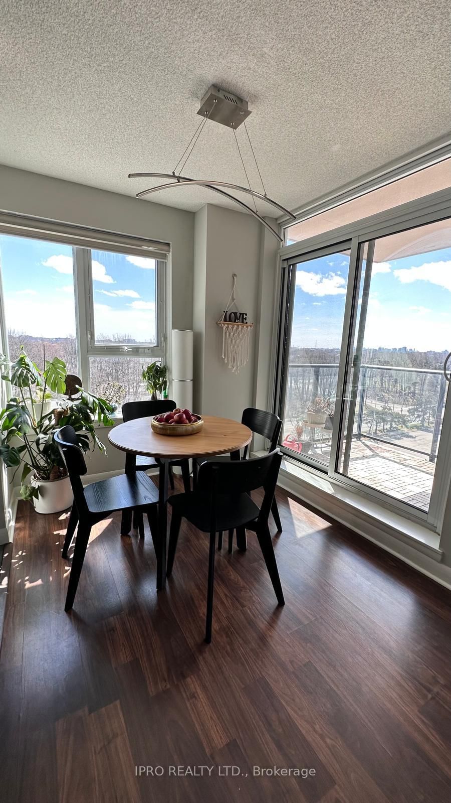 25 Town Centre Crt, unit 1008 for rent