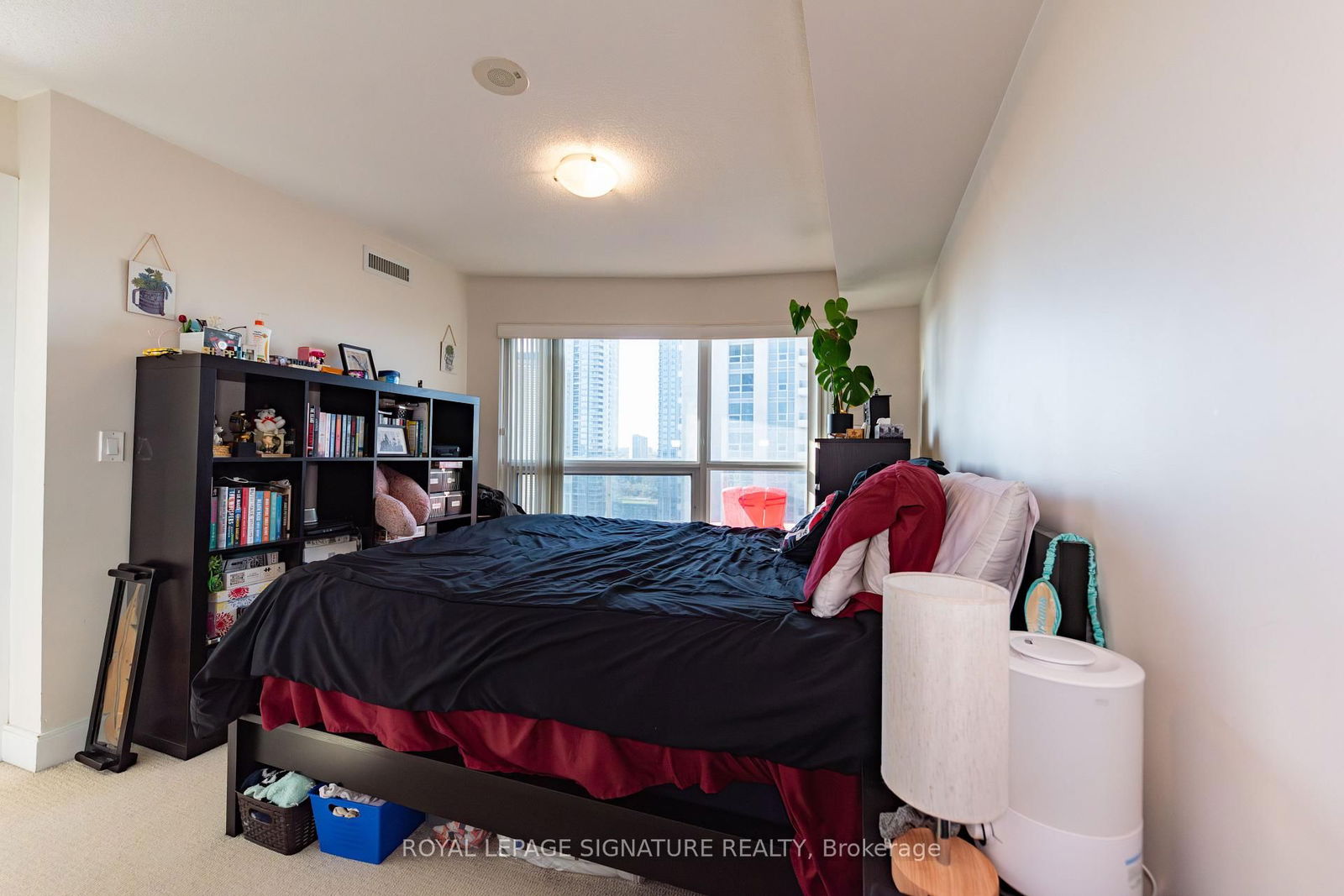 135 Village Green Sq, unit 1423 for sale