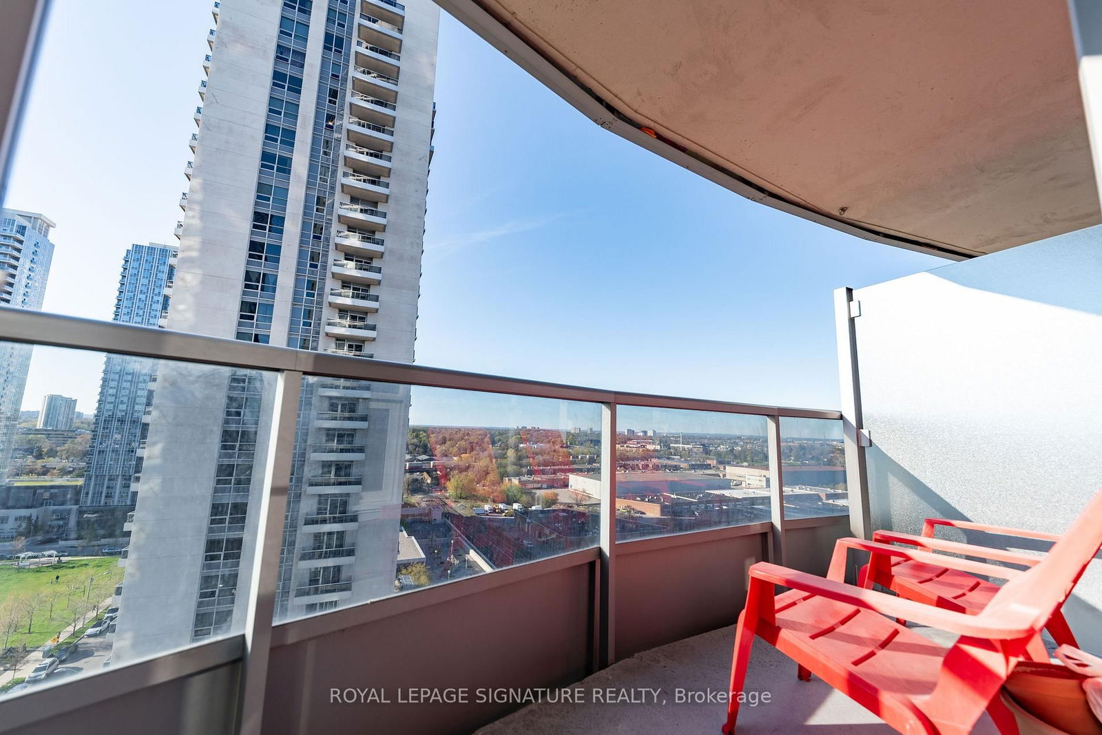 135 Village Green Sq, unit 1423 for sale