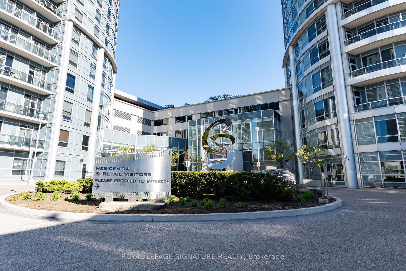 135 Village Green Sq, unit 1423 for sale