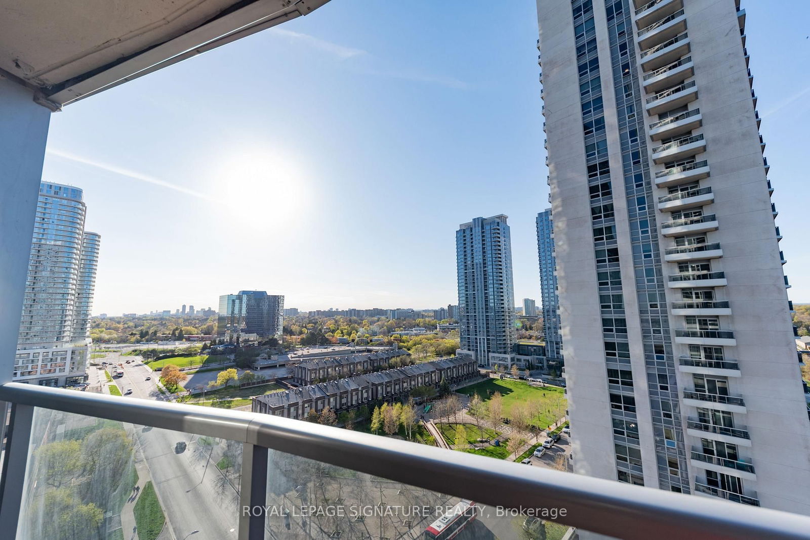 135 Village Green Sq, unit 1423 for sale