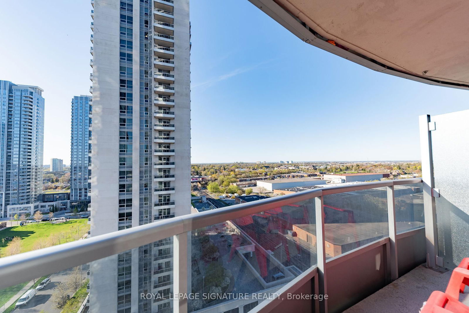 135 Village Green Sq, unit 1423 for sale