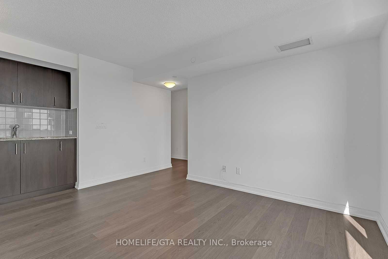 255 Village Green Sq, unit 2403 for rent