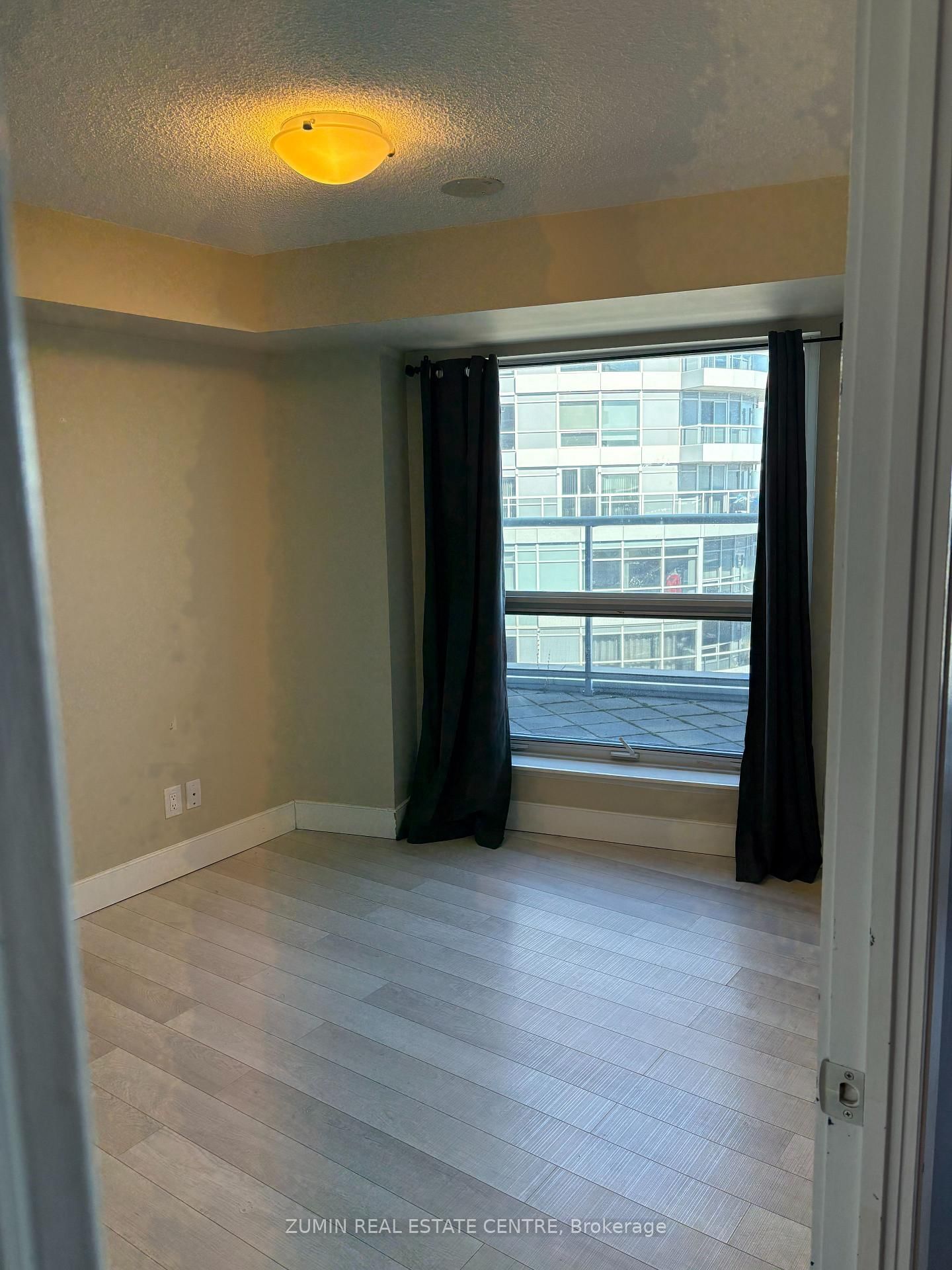 125 Village Green Sq, unit 3711 for rent