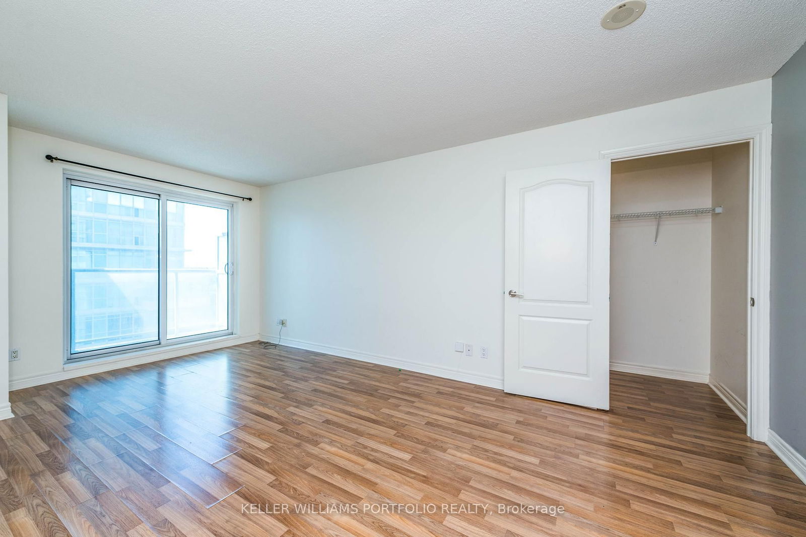 70 Town Centre Crt, unit 806 for rent