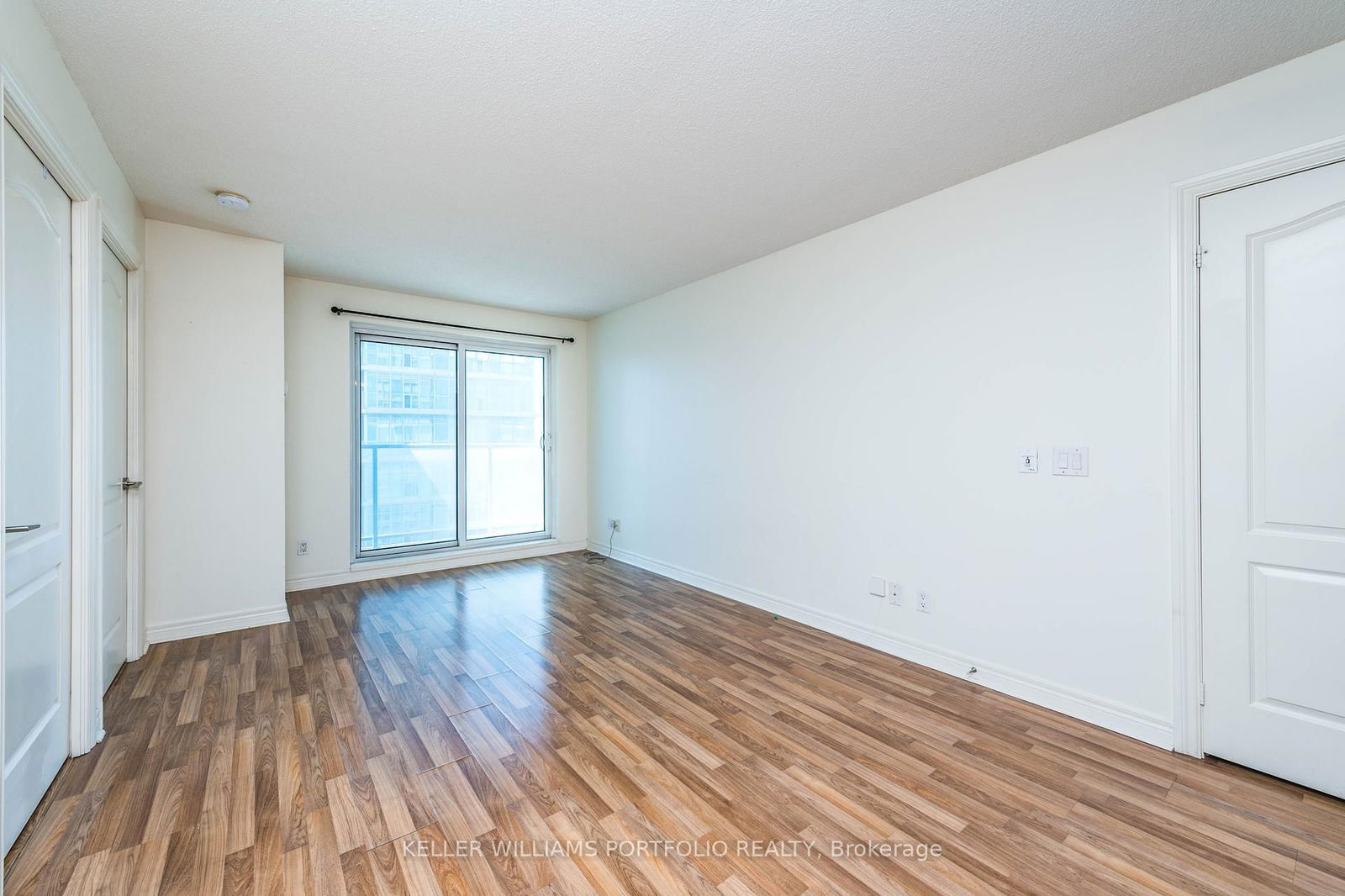 70 Town Centre Crt, unit 806 for rent