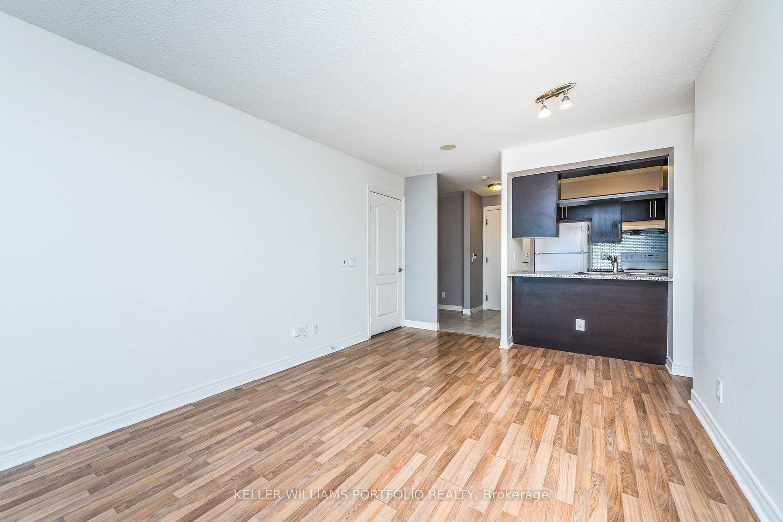 70 Town Centre Crt, unit 806 for rent