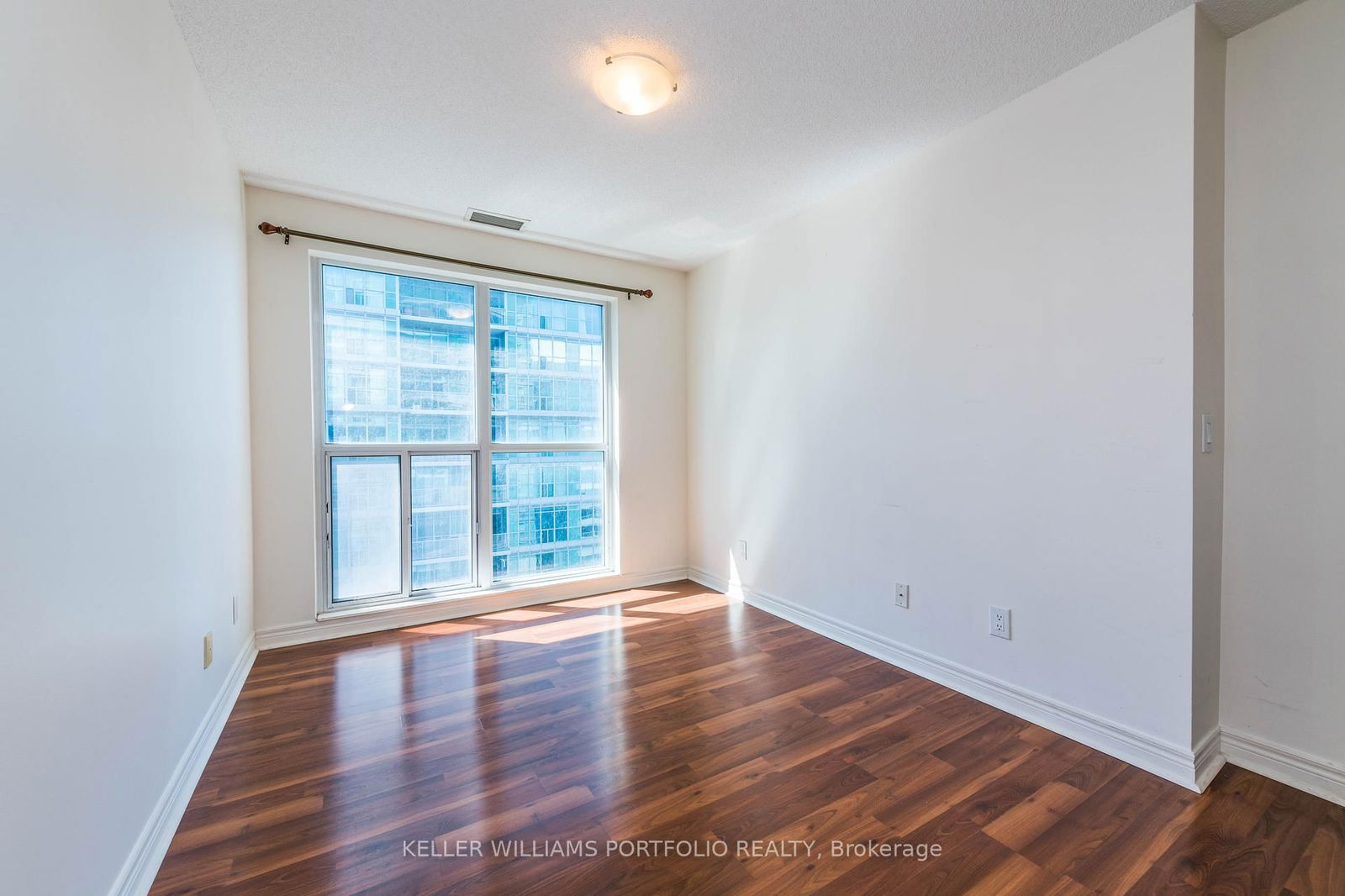 70 Town Centre Crt, unit 806 for rent