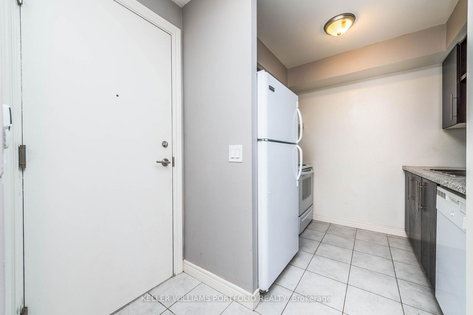 70 Town Centre Crt, unit 806 for rent