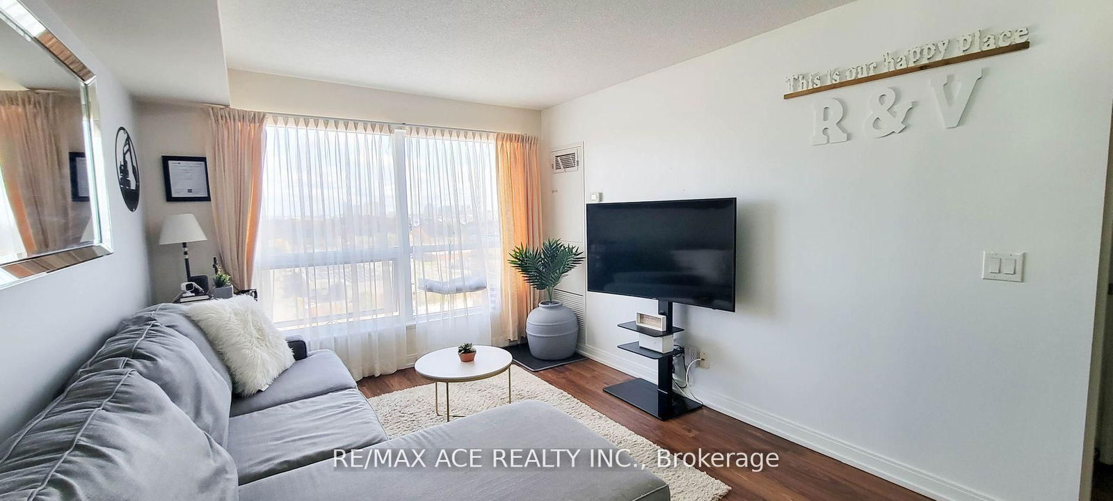 151 Village Green Sq, unit 1410 for rent