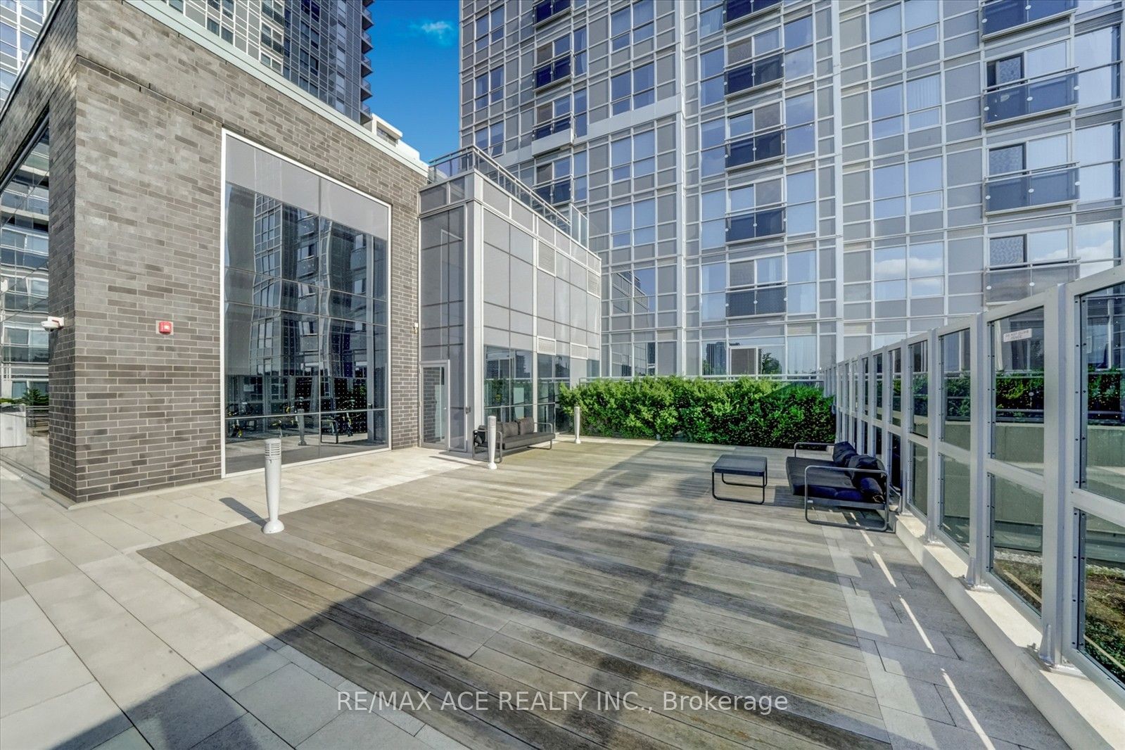 275 Village Green Sq, unit 420 for sale