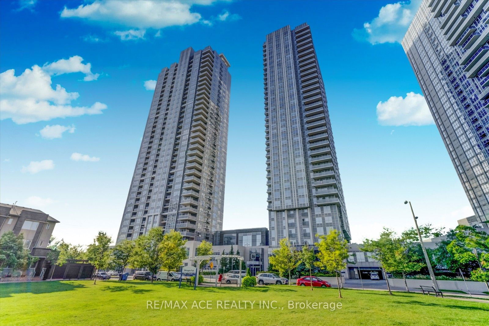 275 Village Green Sq, unit 420 for sale