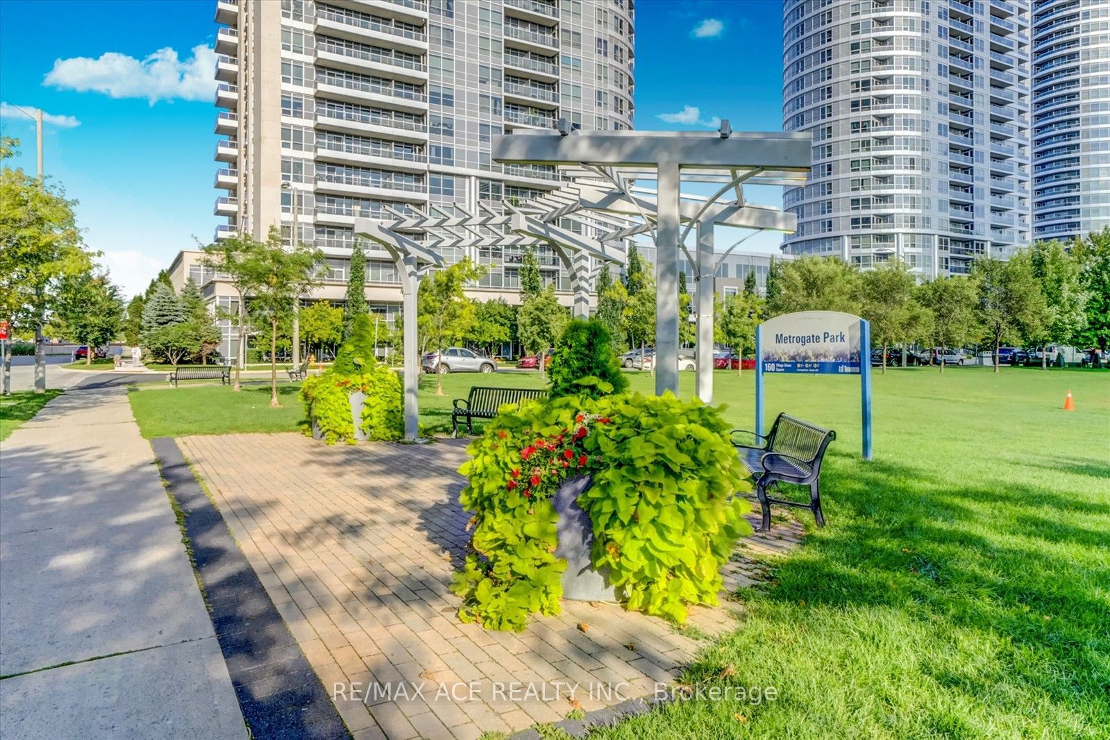 275 Village Green Sq, unit 420 for sale