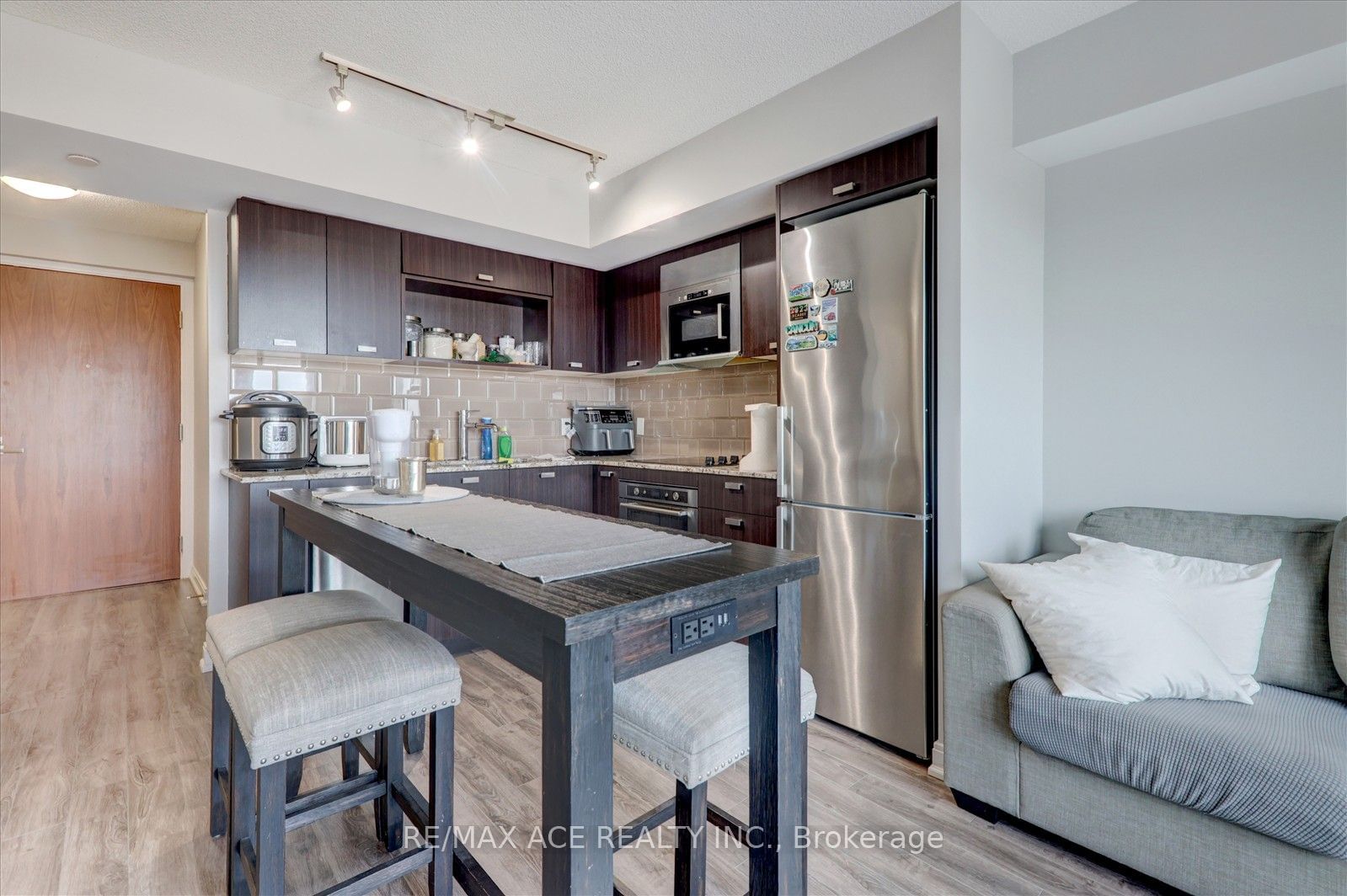 275 Village Green Sq, unit 420 for sale