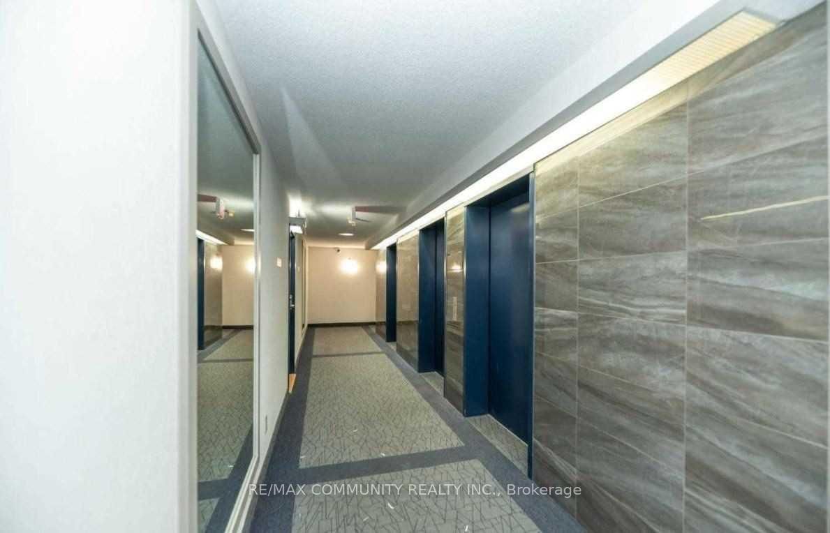 2460 Eglinton Ave E, unit Lph04 for rent