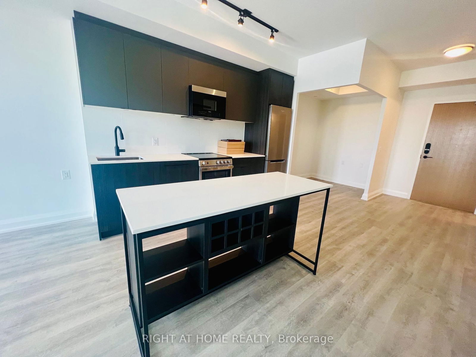 2369 Danforth Ave, unit 701 for rent