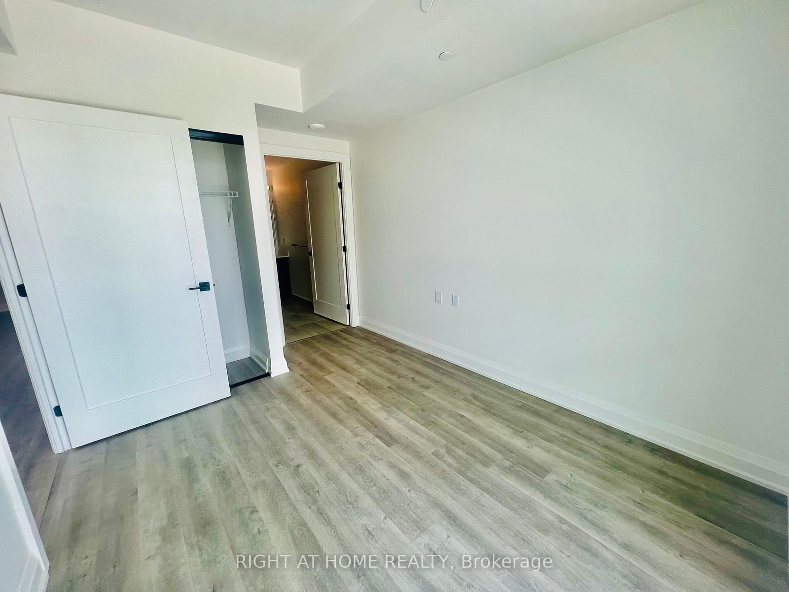 2369 Danforth Ave, unit 701 for rent